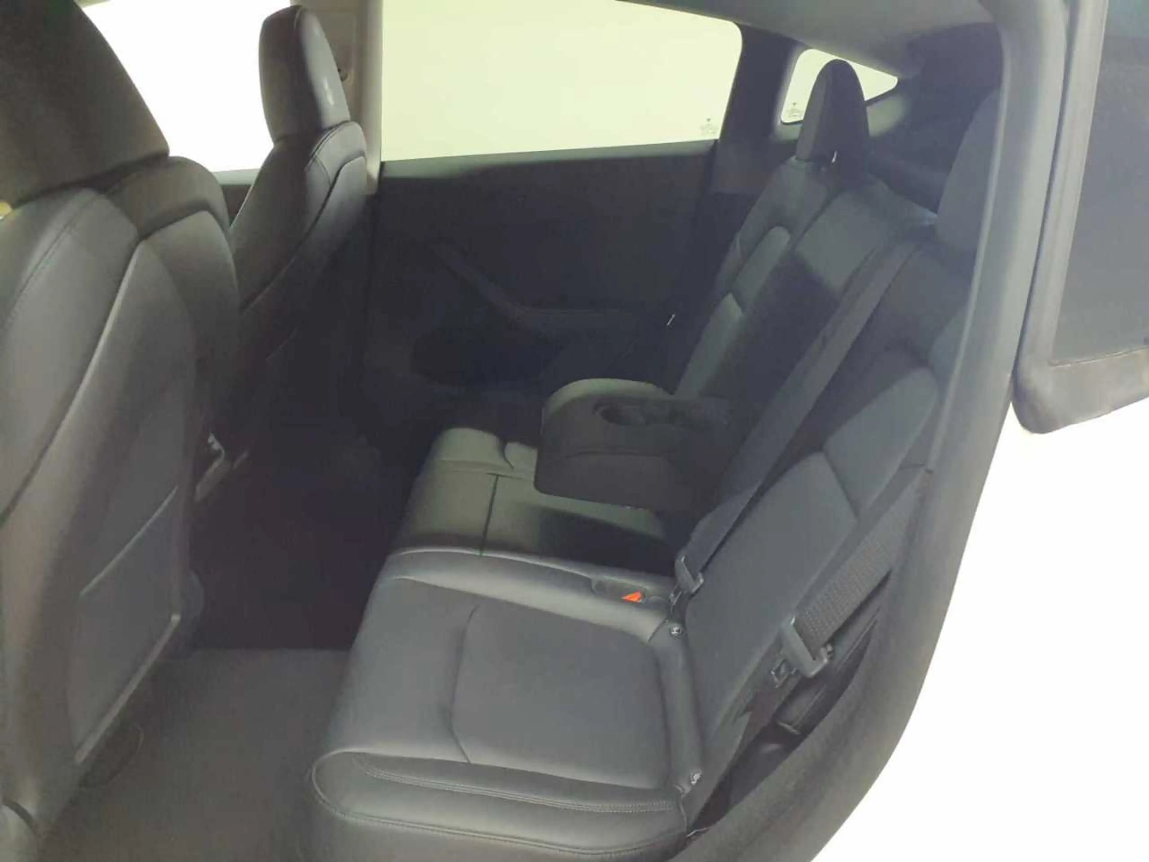 Tesla Model Y Long Range Dual Motor AWD — photo 14
