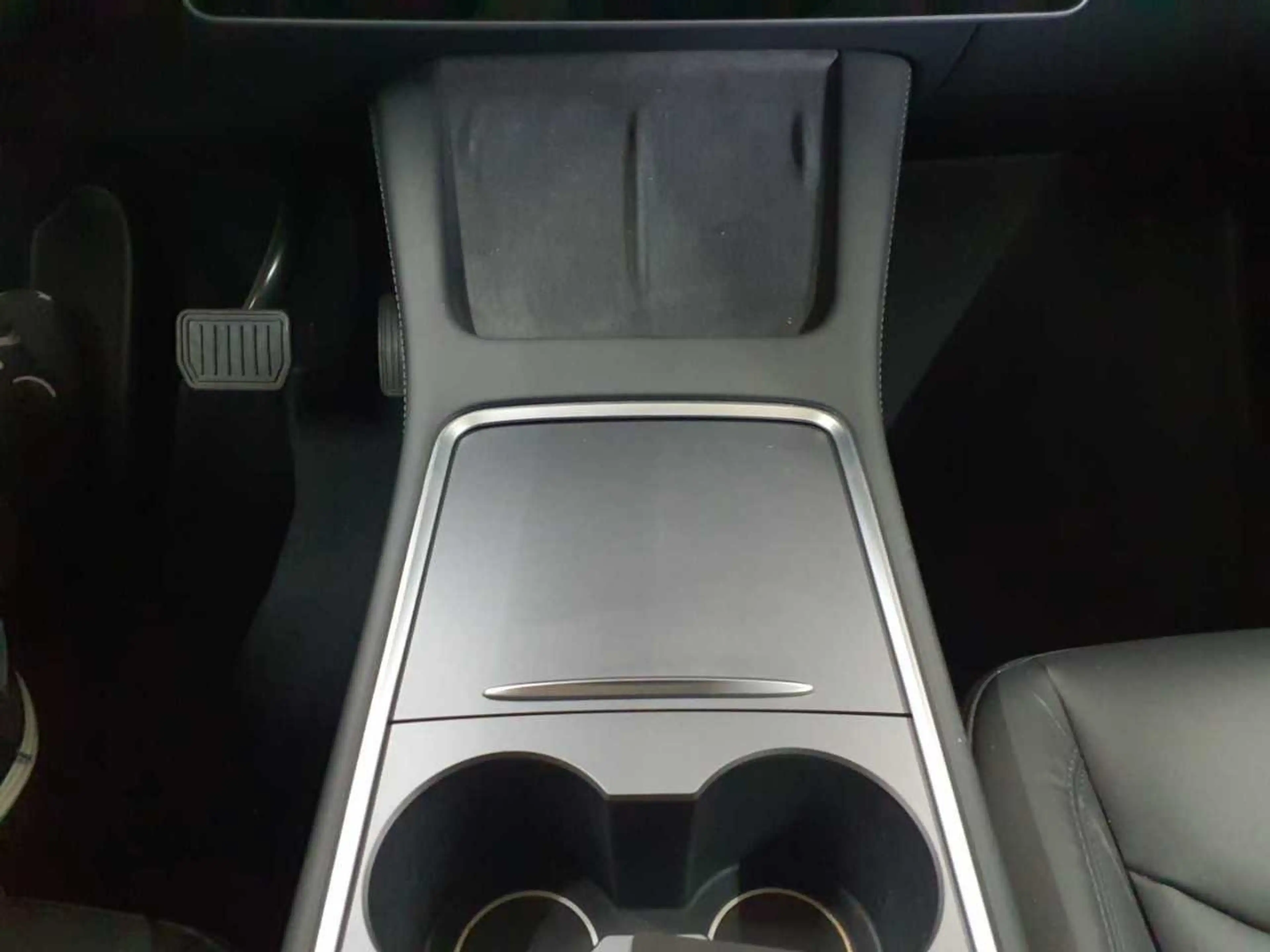 Tesla Model Y Long Range Dual Motor AWD — photo 10