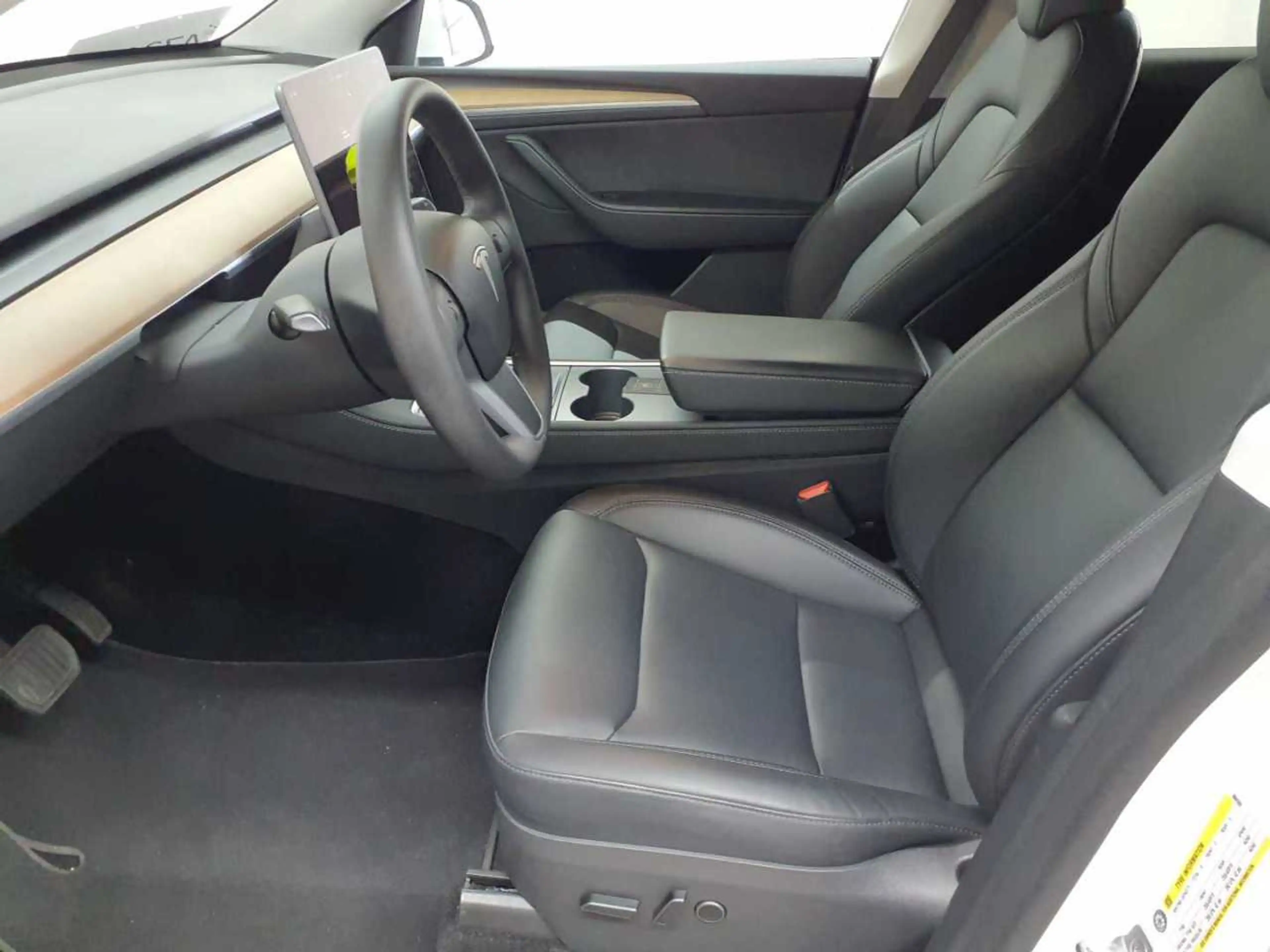 Tesla Model Y Long Range Dual Motor AWD — photo 8