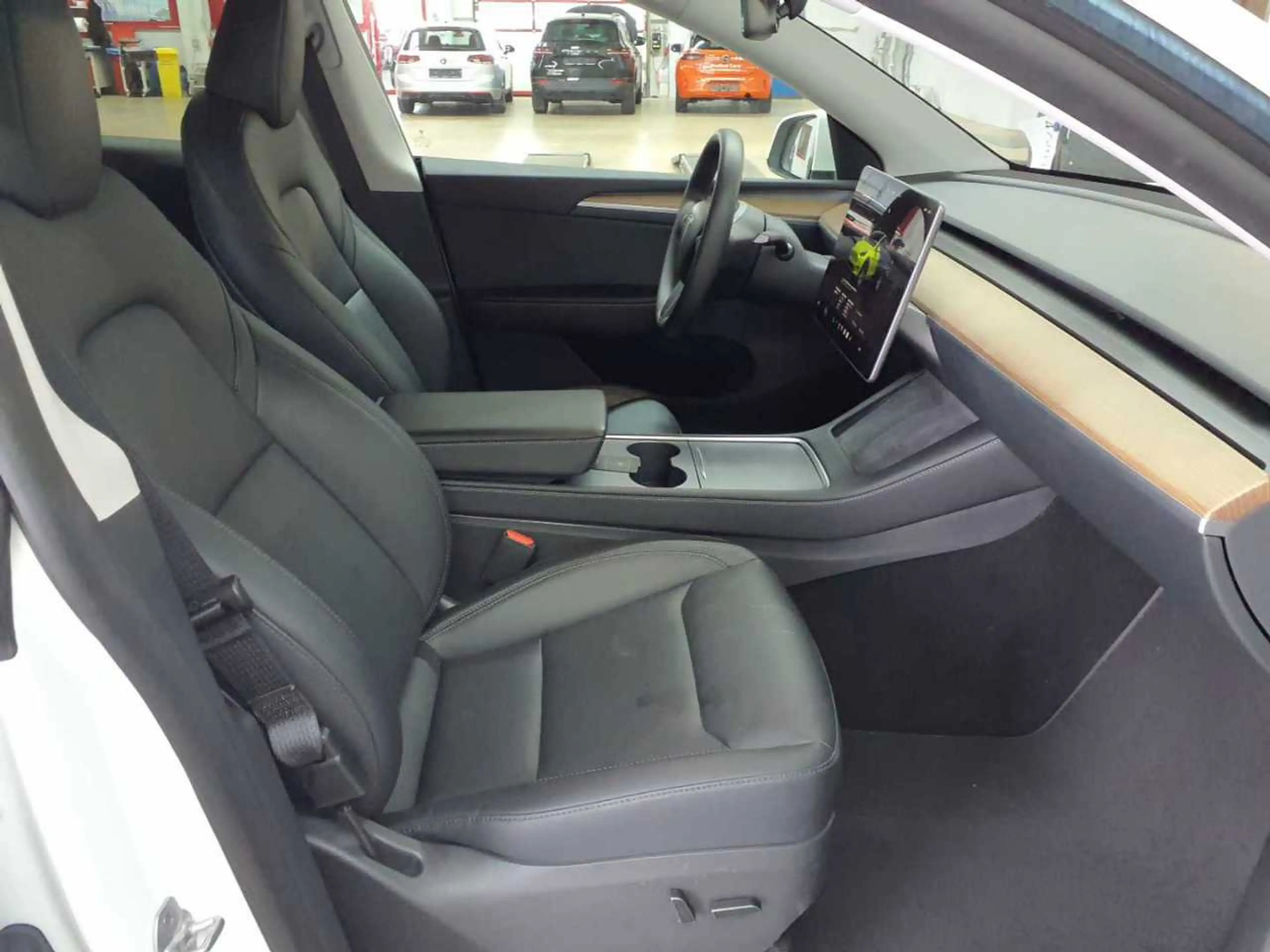 Tesla Model Y Long Range Dual Motor AWD — photo 7