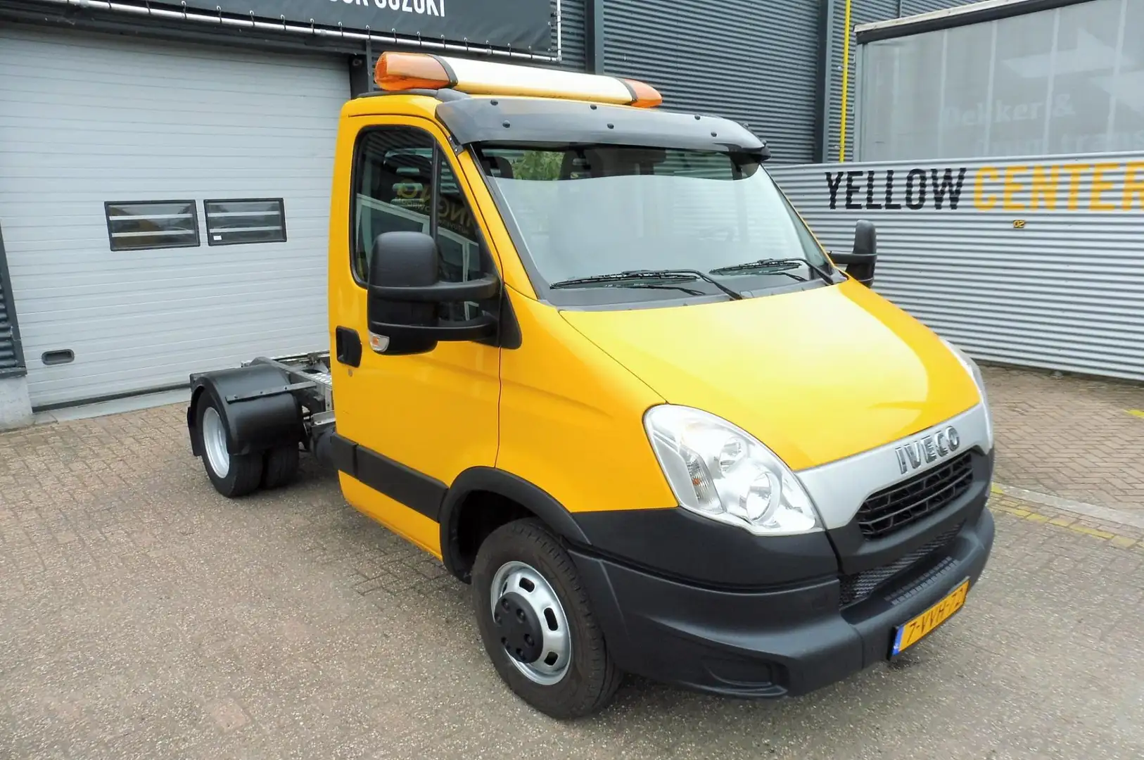 Iveco Daily 40C21 300 BE-Trekker Geel - 2