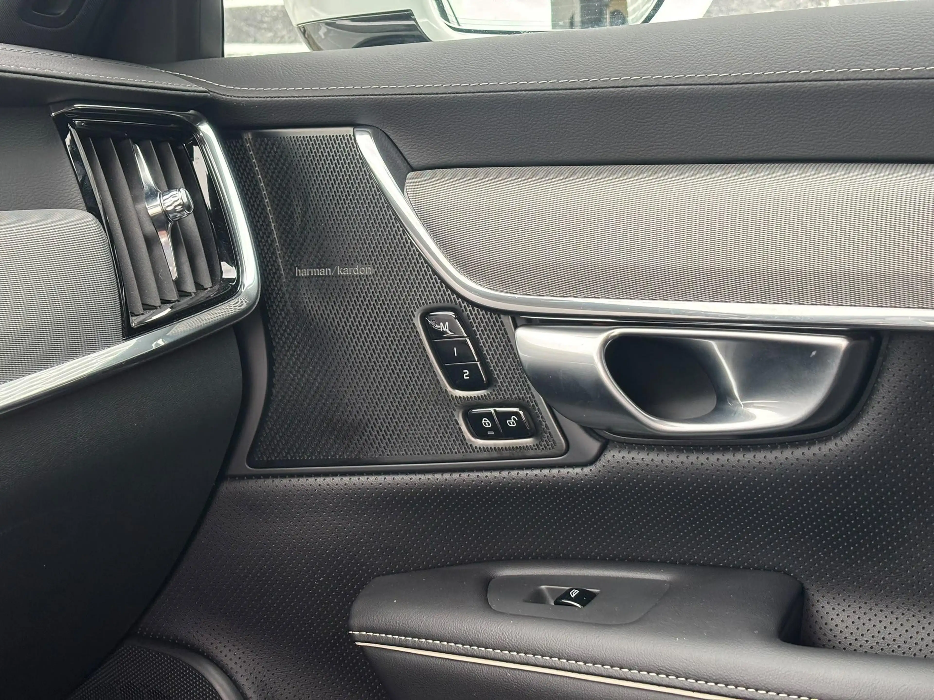 Volvo V90 2.0 T6 Plug-in hybrid AWD Plus Bright | Long Range — photo 12