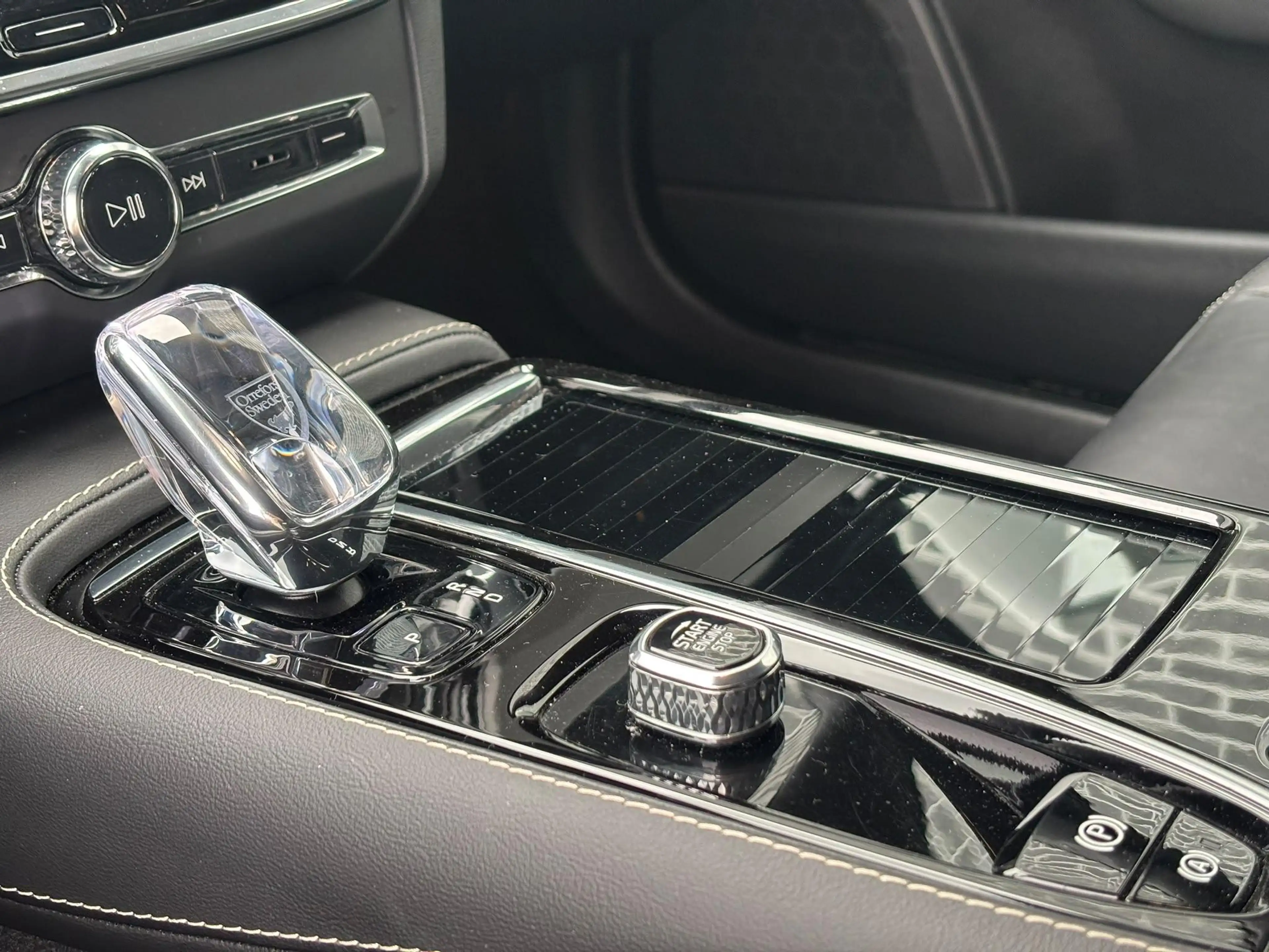Volvo V90 2.0 T6 Plug-in hybrid AWD Plus Bright | Long Range — photo 8