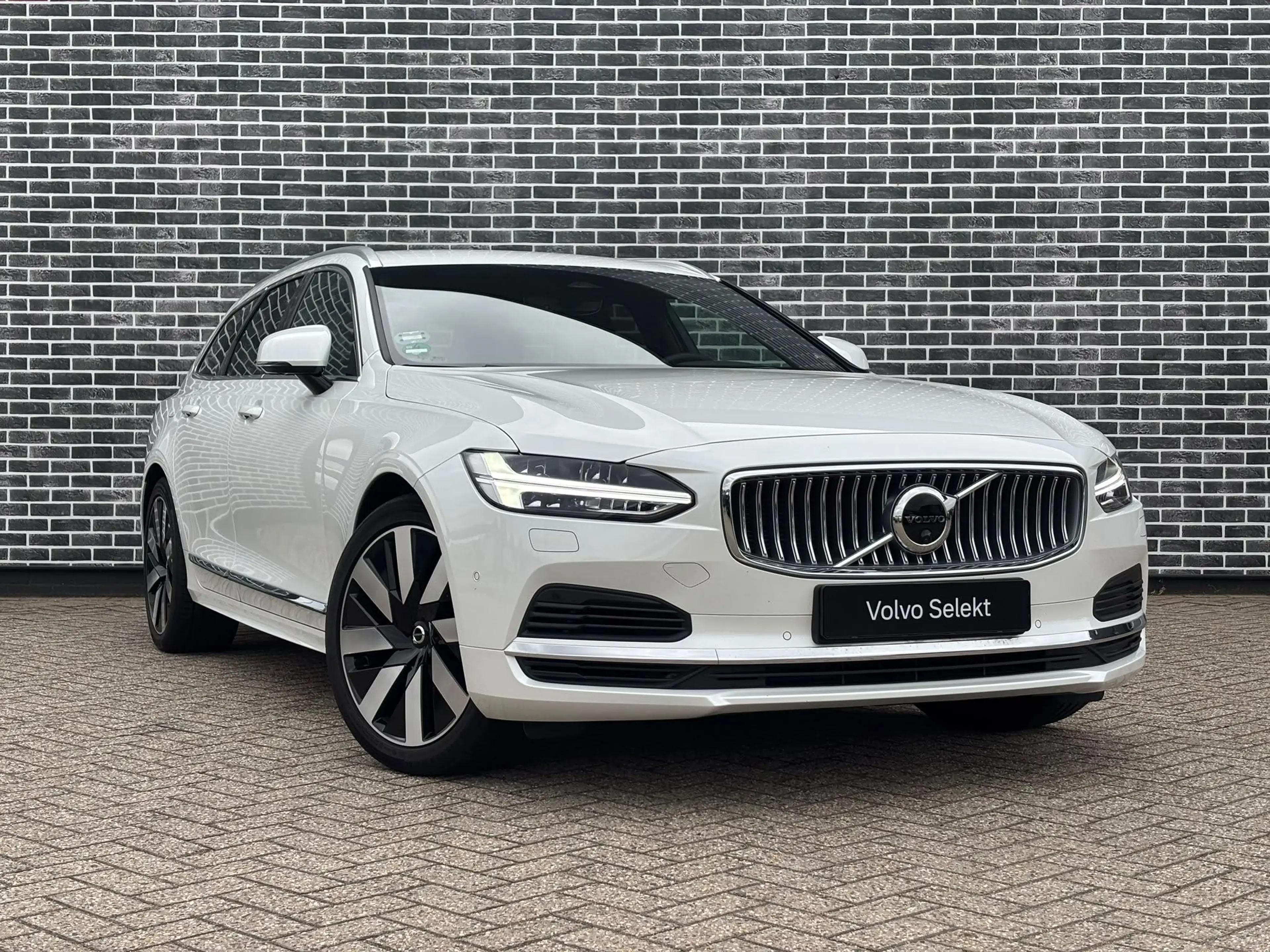 Volvo V90 2.0 T6 Plug-in hybrid AWD Plus Bright | Long Range — photo 3