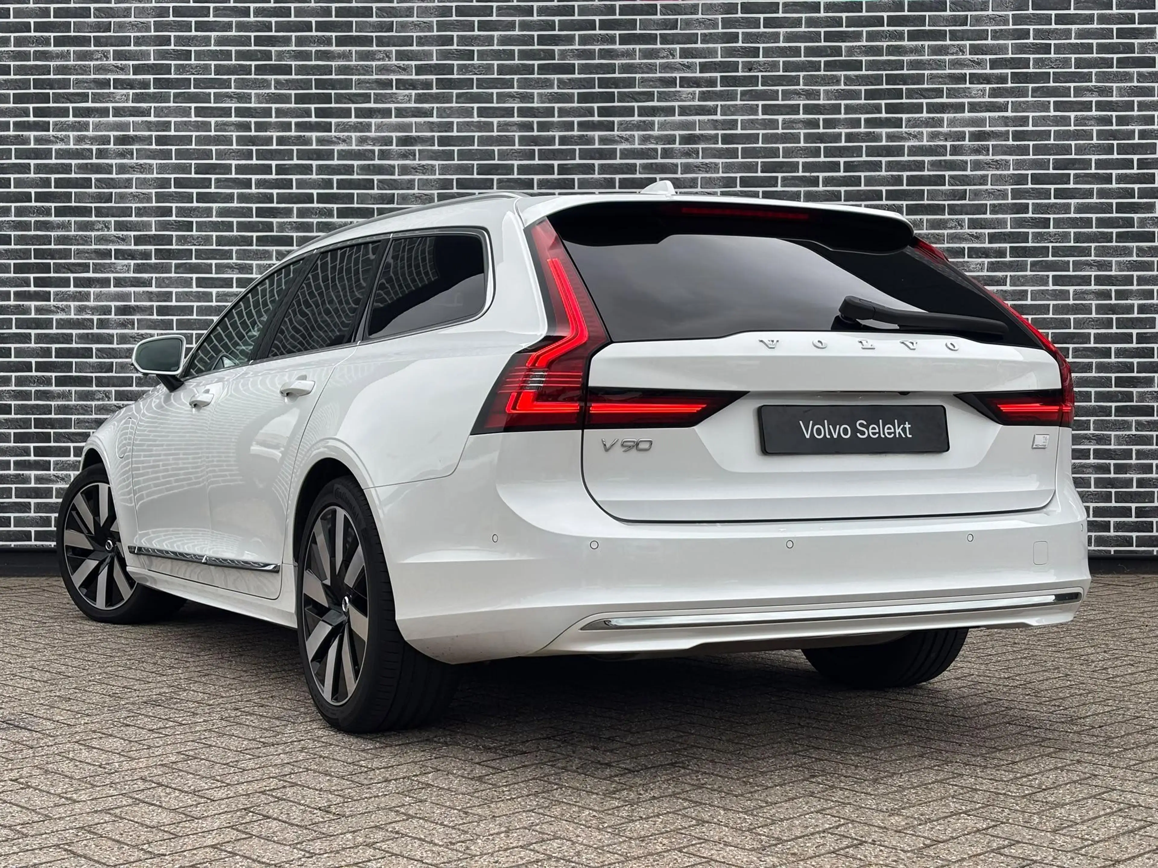 Volvo V90 2.0 T6 Plug-in hybrid AWD Plus Bright | Long Range — photo 5