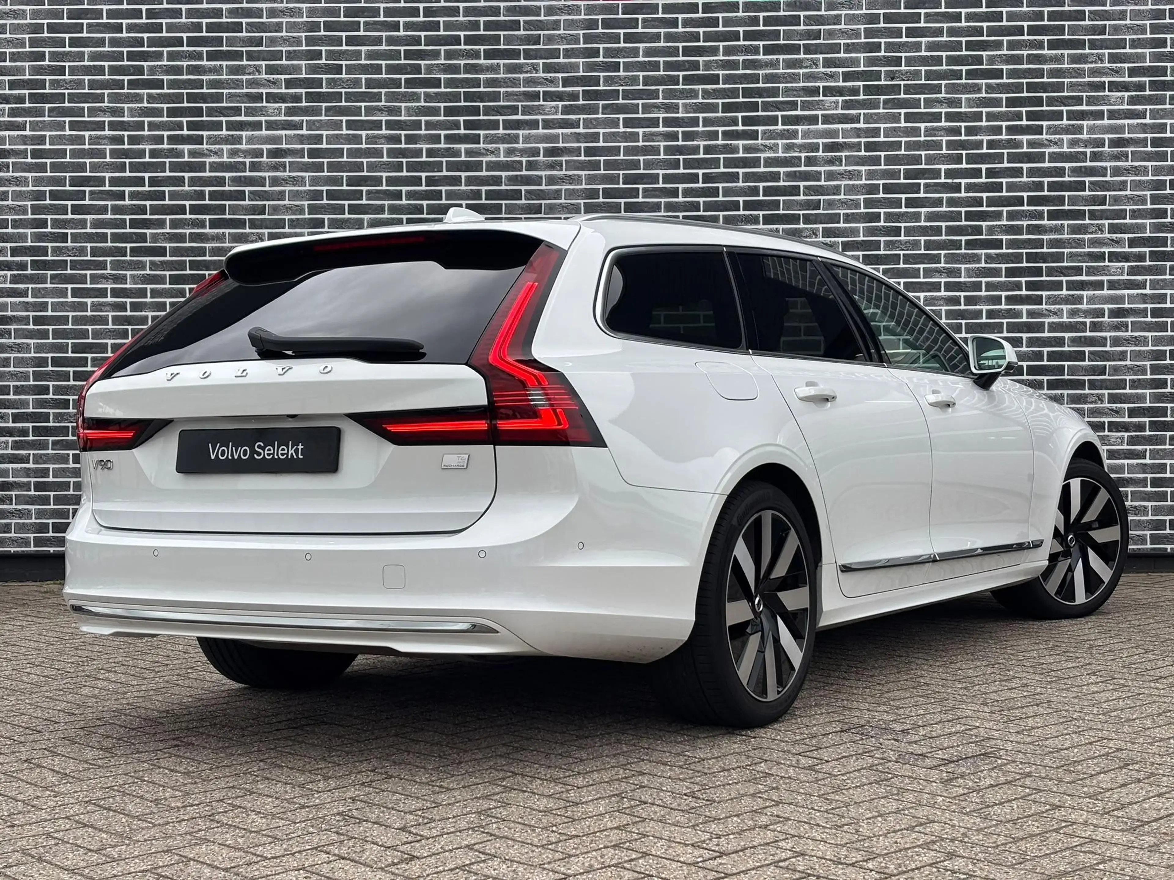 Volvo V90 2.0 T6 Plug-in hybrid AWD Plus Bright | Long Range — photo 6