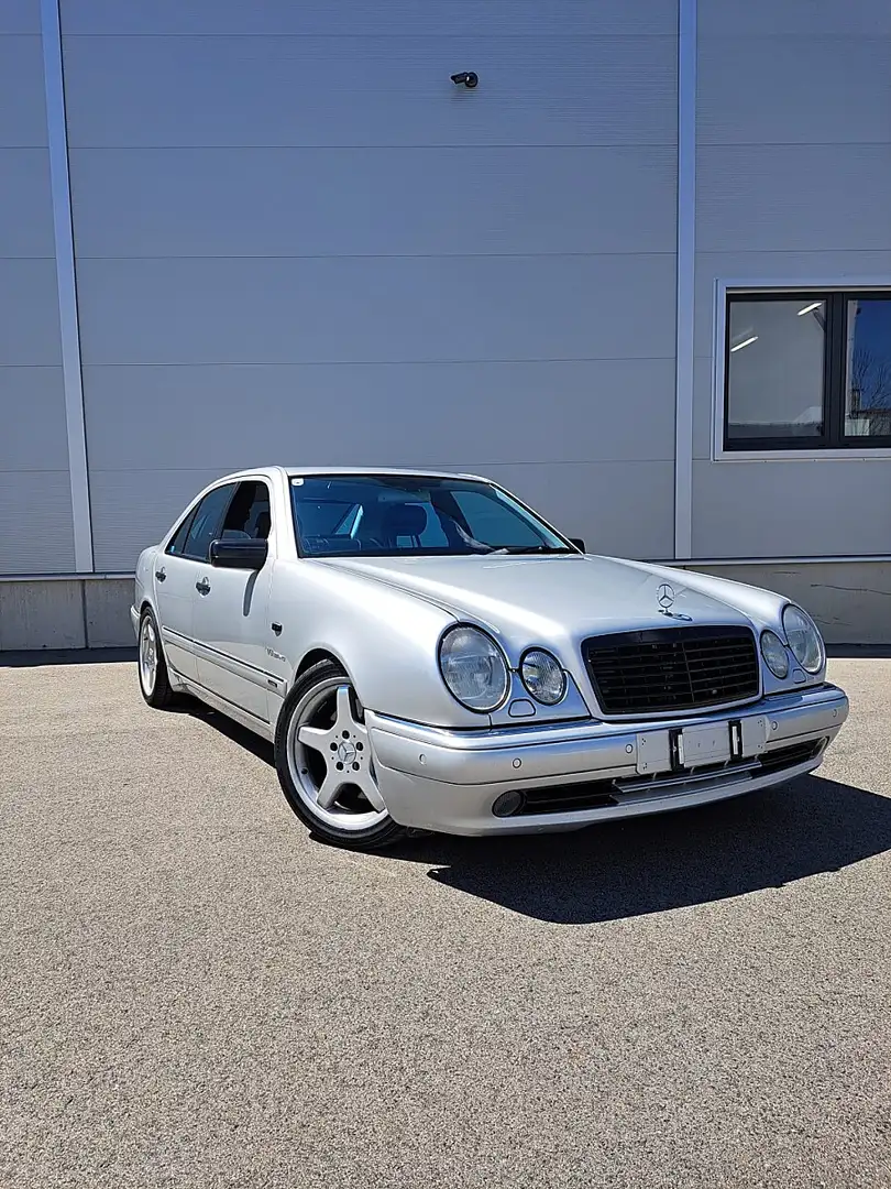 Mercedes-Benz E 55 AMG Aut. Silber - 2