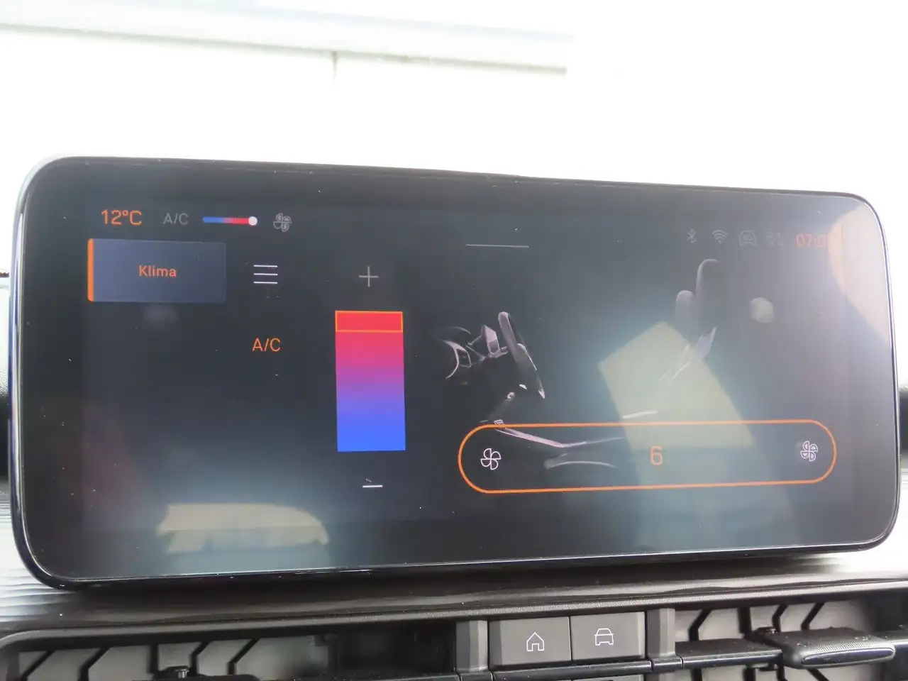 Jeep Avenger 1.2 GSE T3 GDI Klimaanlage CarPlay 16