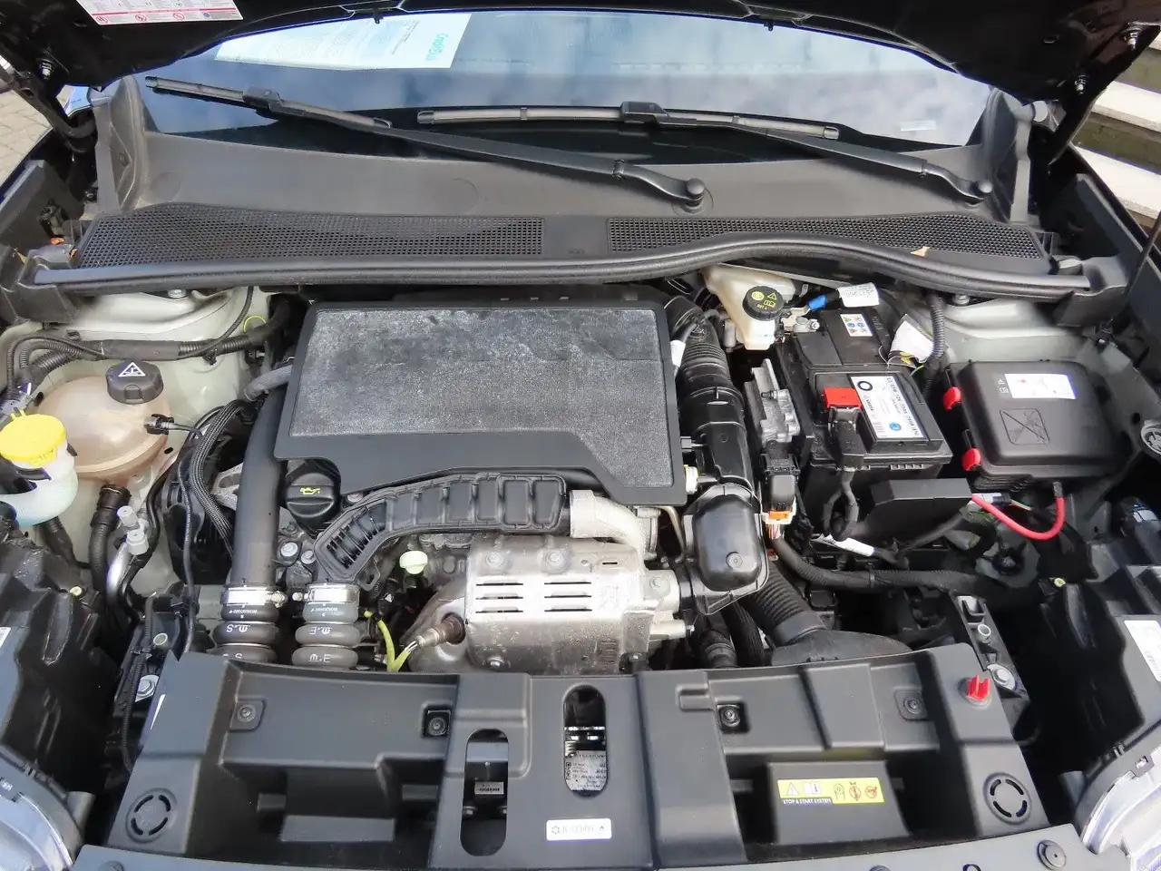 Jeep Avenger 1.2 GSE T3 GDI Klimaanlage CarPlay 26