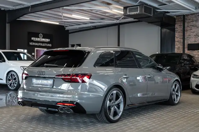Audi S4 view 7