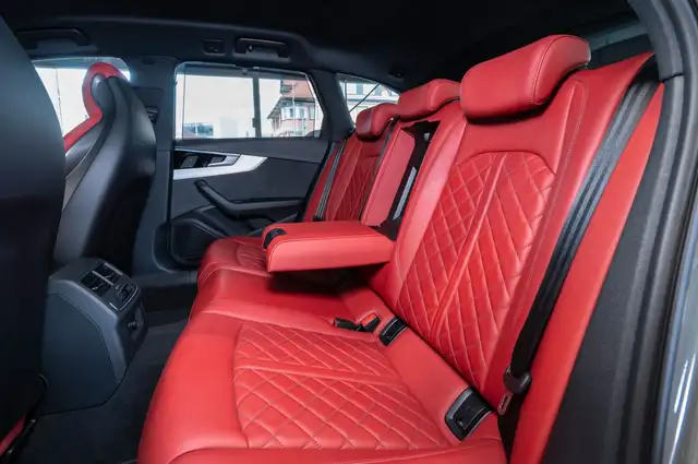 Audi S4 view 13