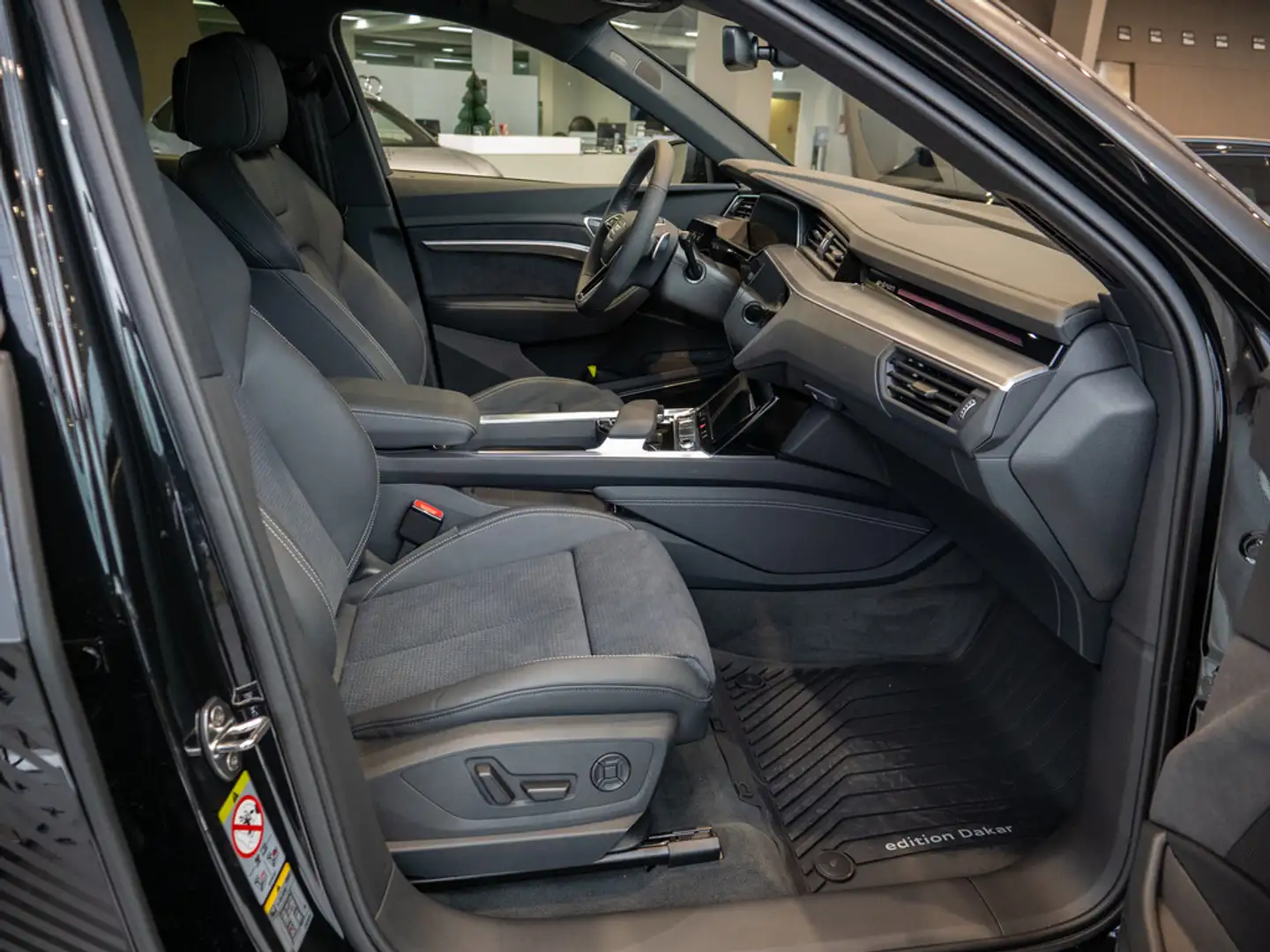 Audi Q8 e-tron edition Dakar 55 quattro Schwarz - 2