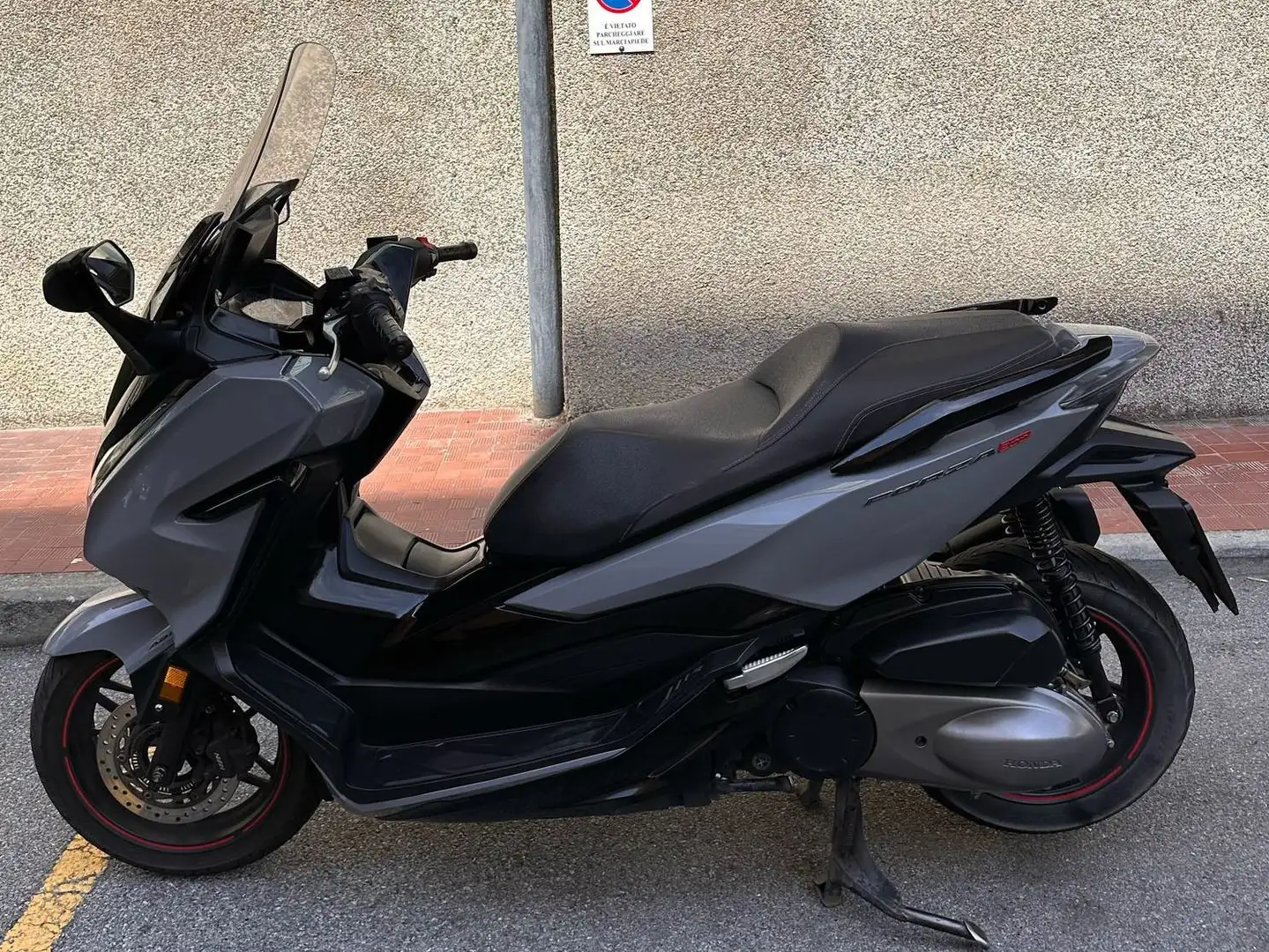 Honda Forza 300 Limited edition Gri - 1