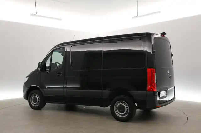 Mercedes-Benz Sprinter view 4