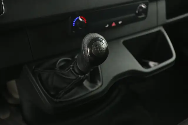 Mercedes-Benz Sprinter view 17
