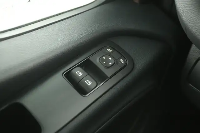 Mercedes-Benz Sprinter view 16