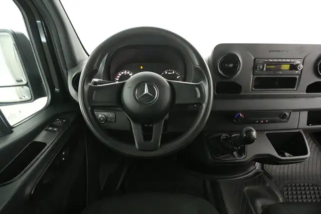 Mercedes-Benz Sprinter view 2