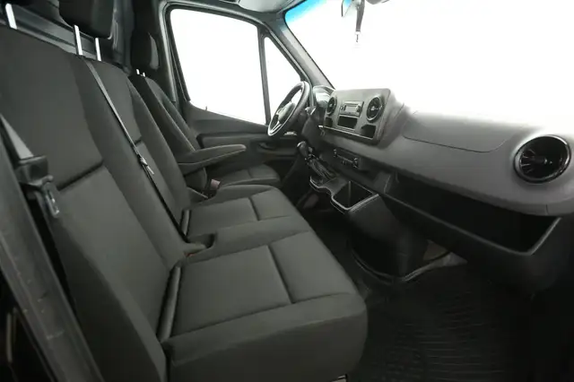Mercedes-Benz Sprinter view 19