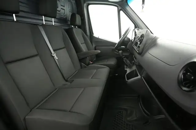 Mercedes-Benz Sprinter view 10