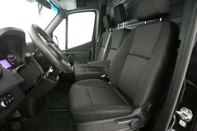 Mercedes-Benz Sprinter view 9