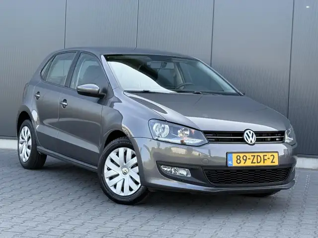 Volkswagen Polo view 2