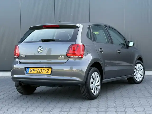Volkswagen Polo view 4