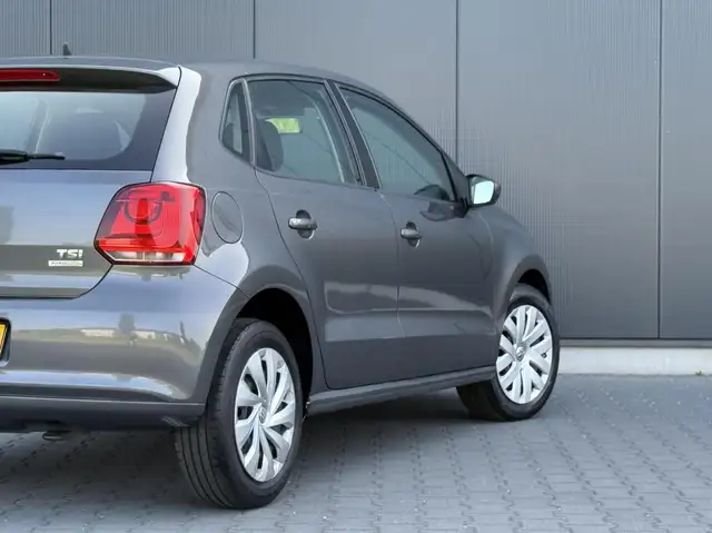 Volkswagen Polo view 5