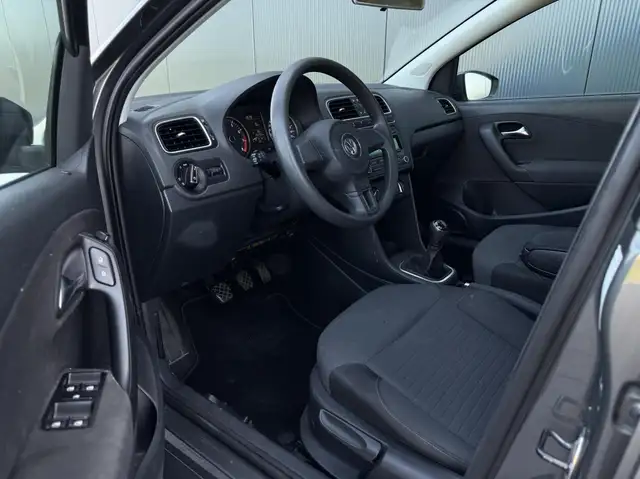 Volkswagen Polo view 16
