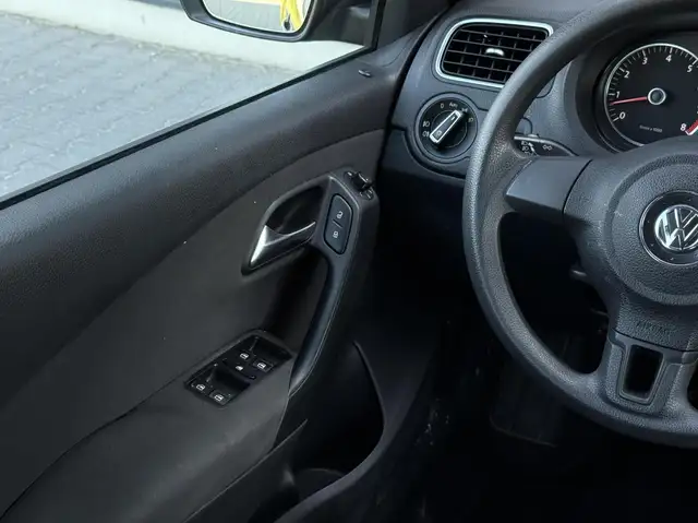 Volkswagen Polo view 21