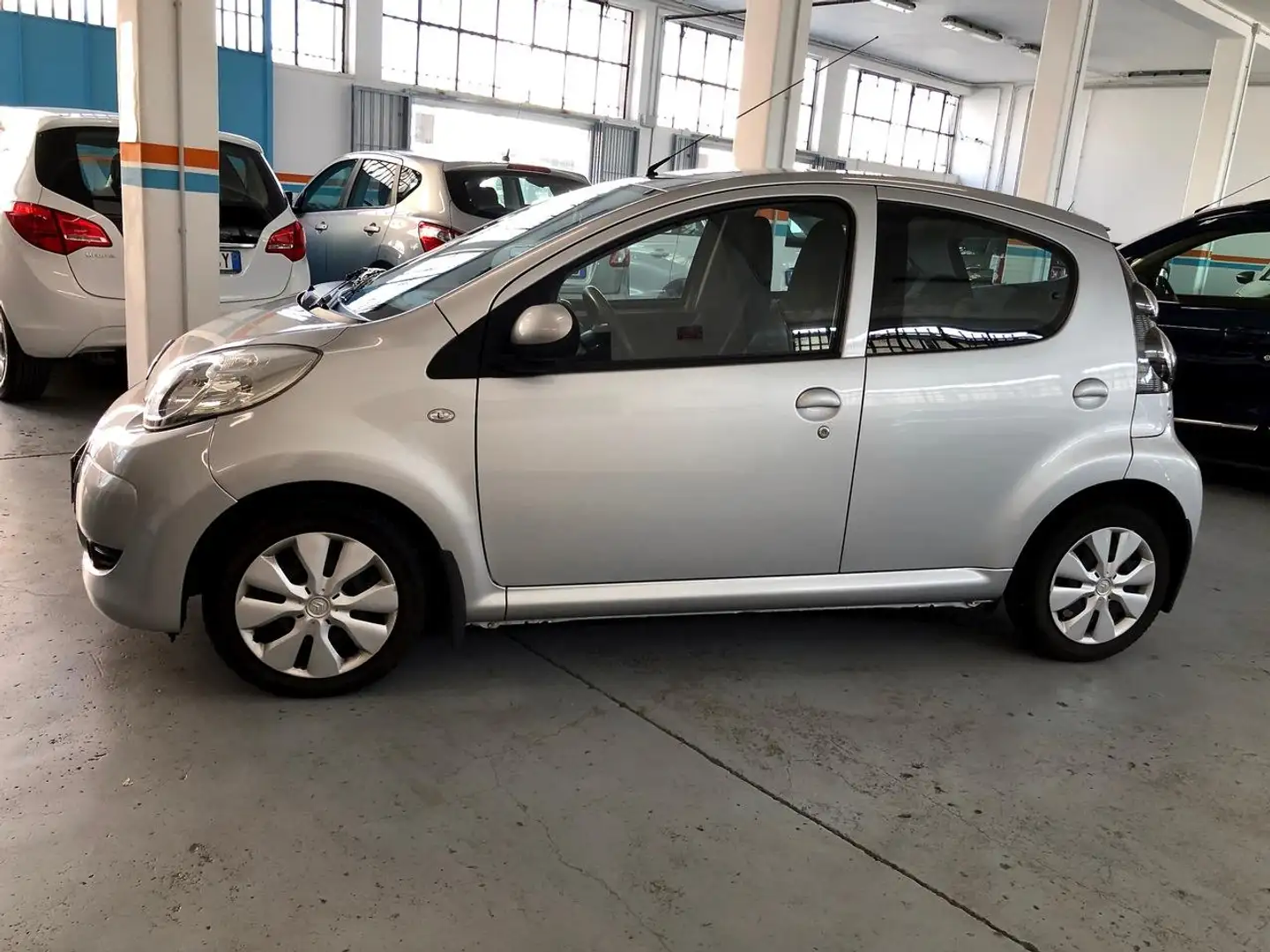 Citroen C1 1.0 5 porte airdream CMP-5 Amici Argento - 2