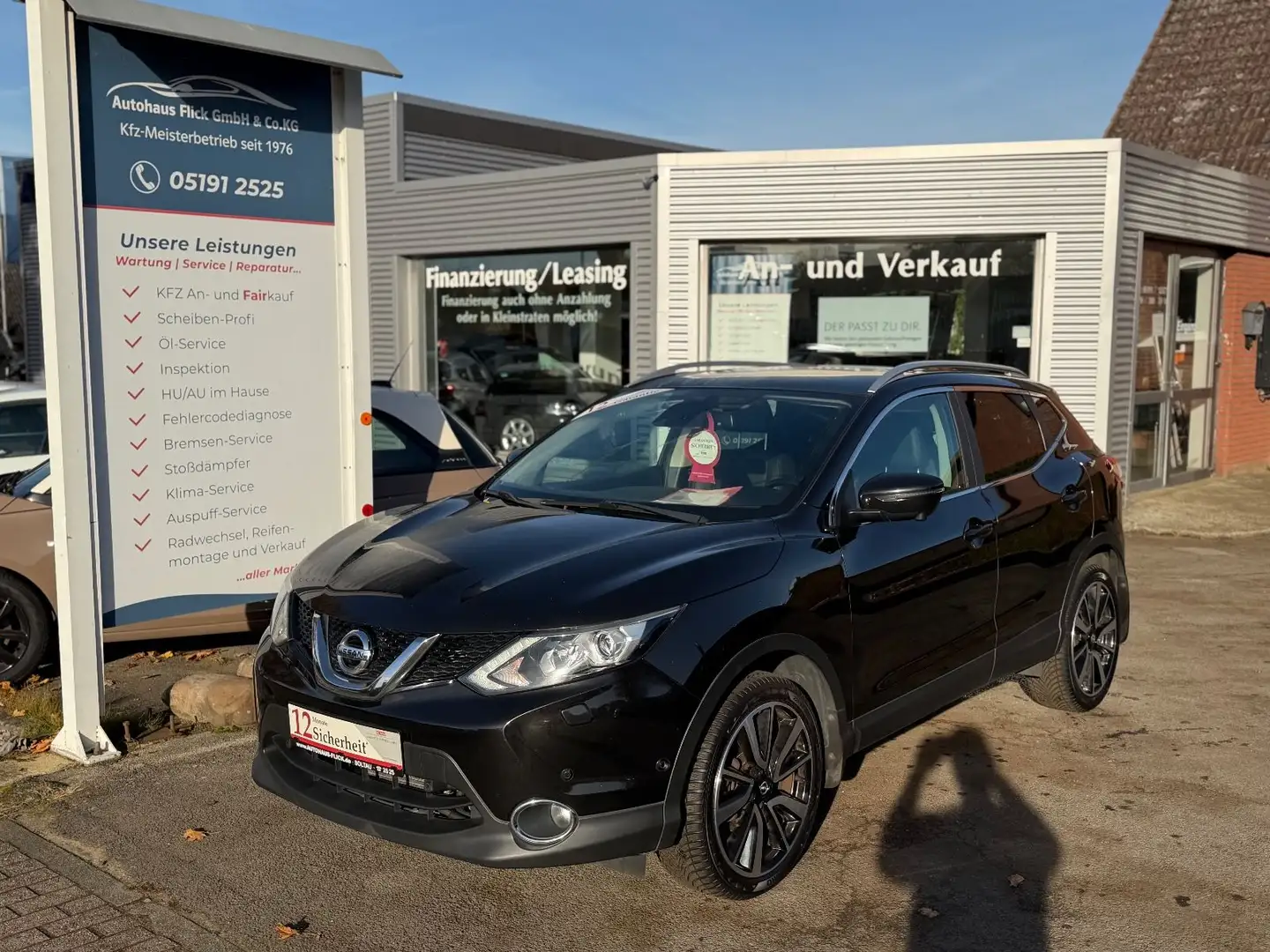 Nissan Qashqai 1.2 DIG-T Xtronic/Ledr/Navi/Automatik Schwarz - 1