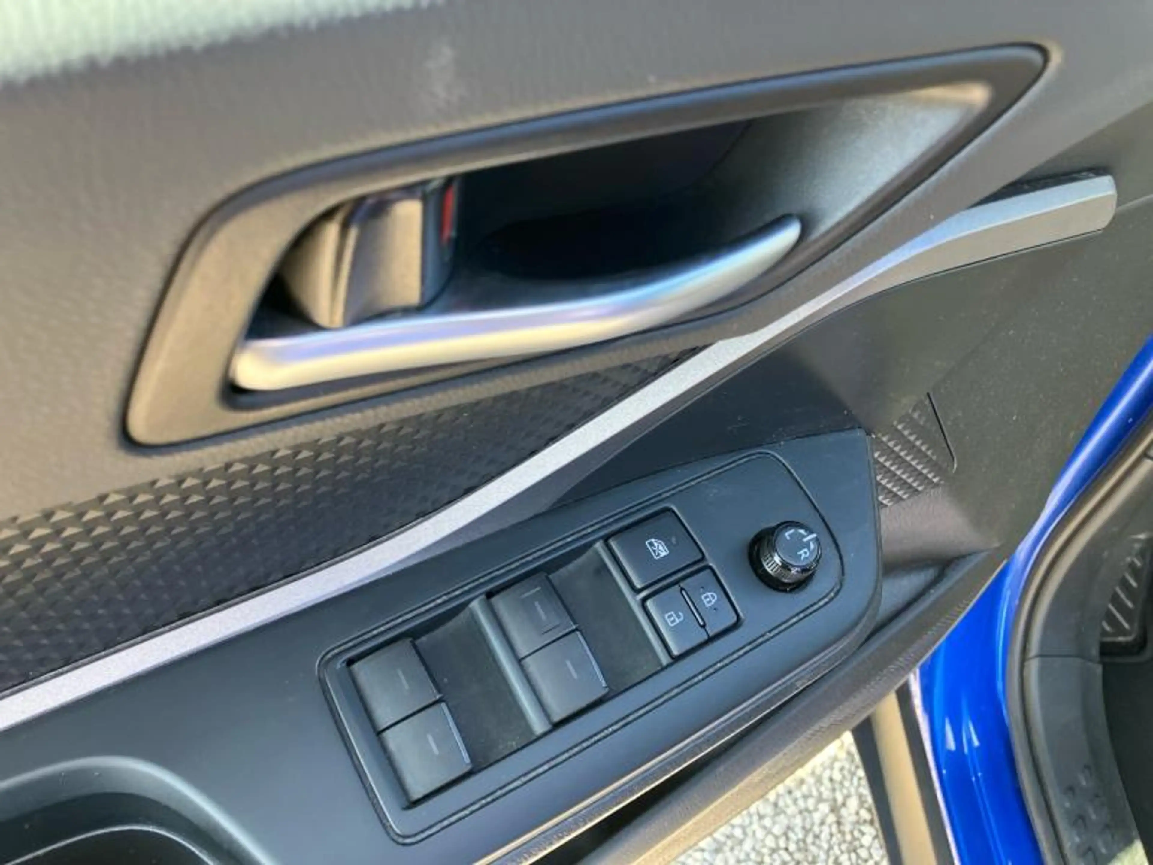 Toyota C-HR C-ENTER — photo 11