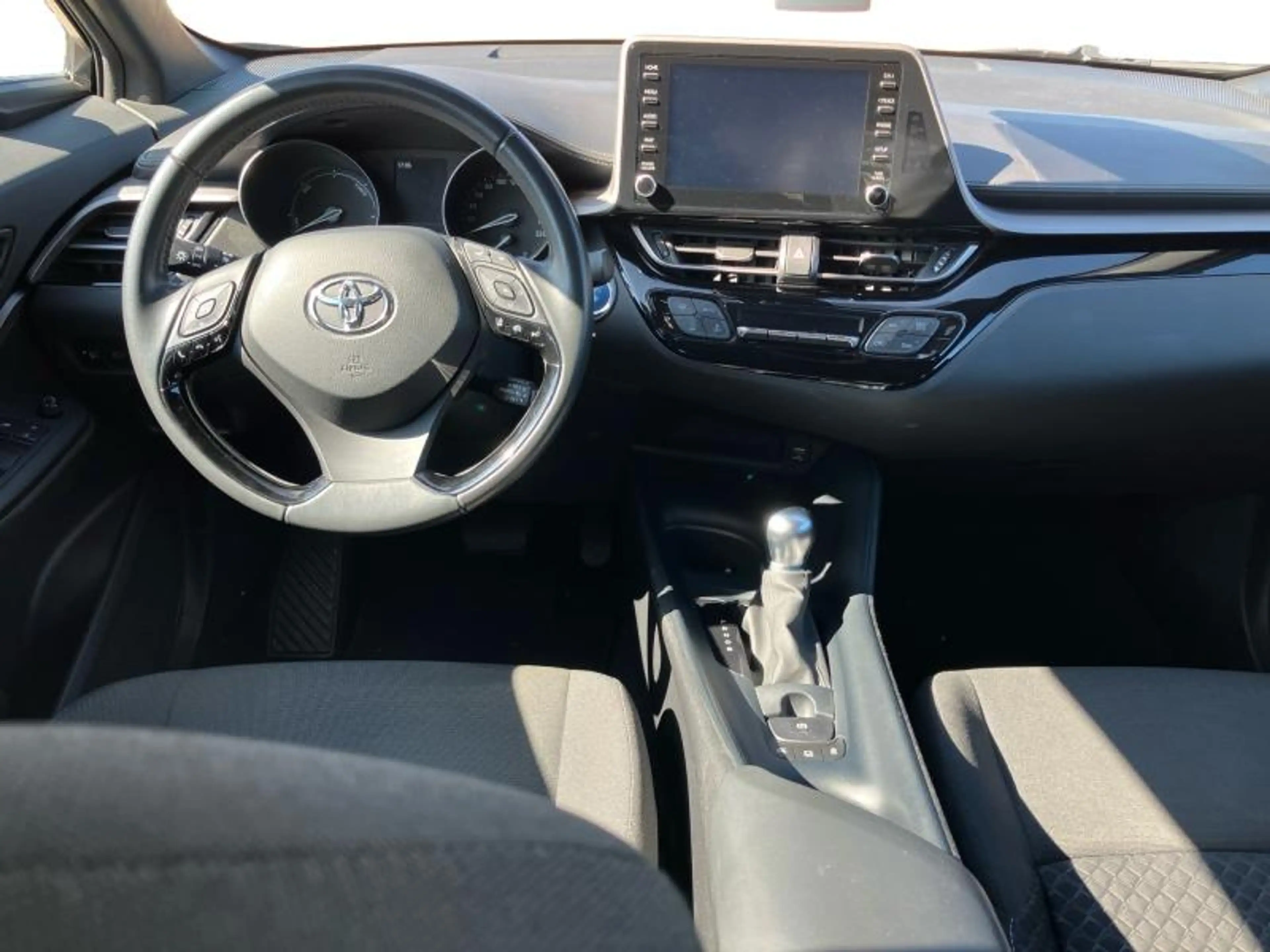Toyota C-HR C-ENTER — photo 12