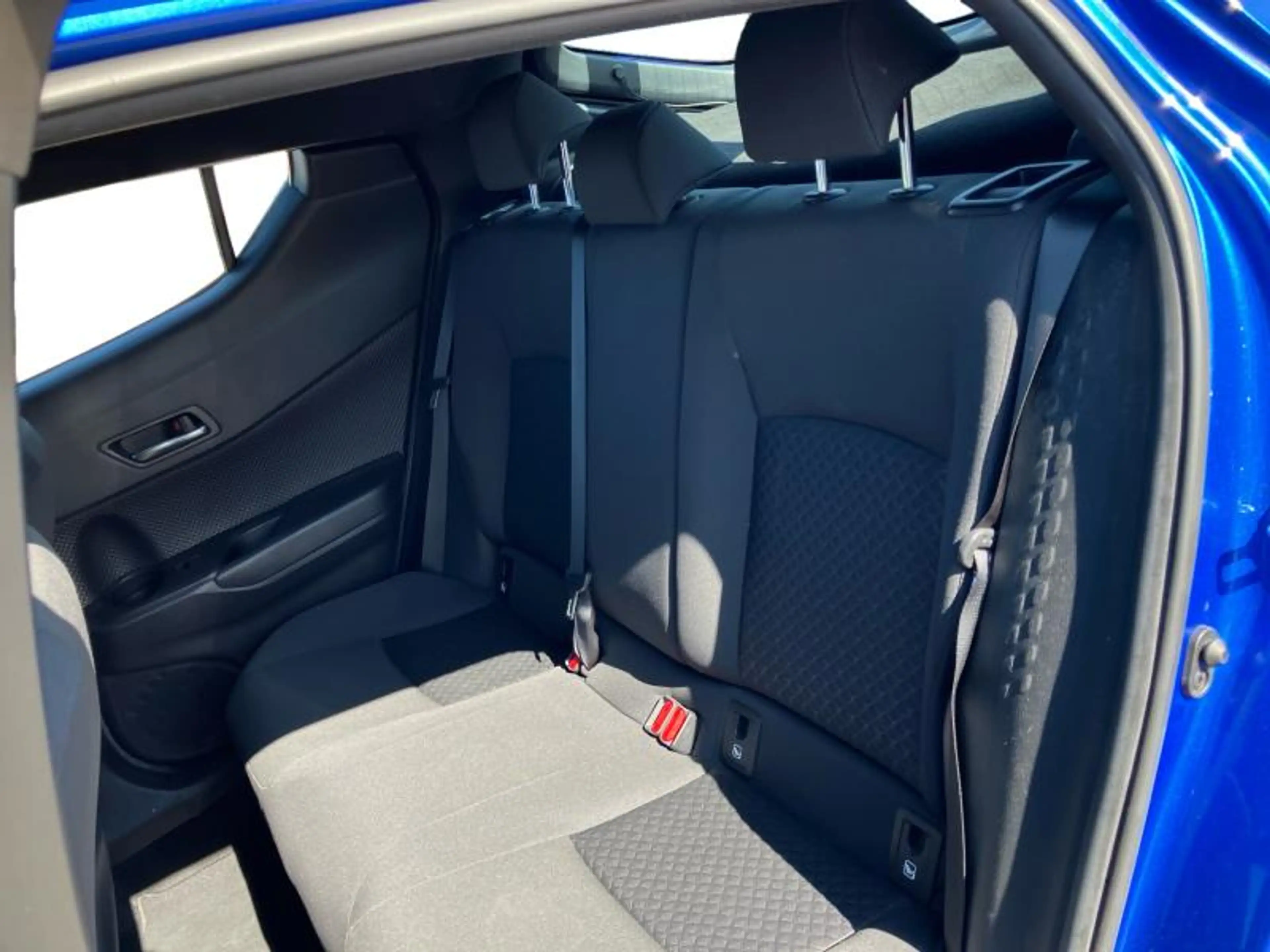 Toyota C-HR C-ENTER — photo 16