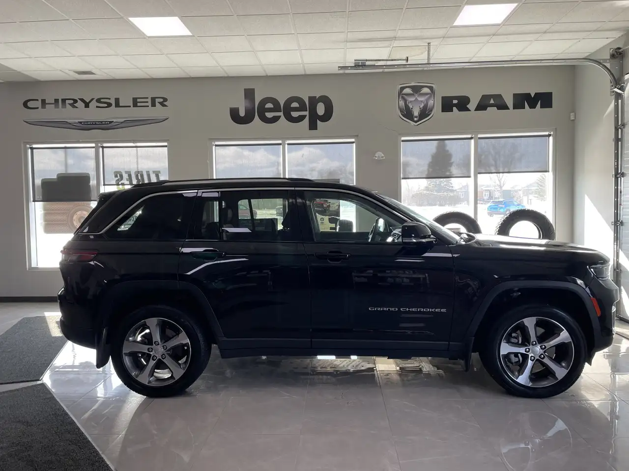 Jeep Grand Cherokee снимка Jeep Grand Cherokee