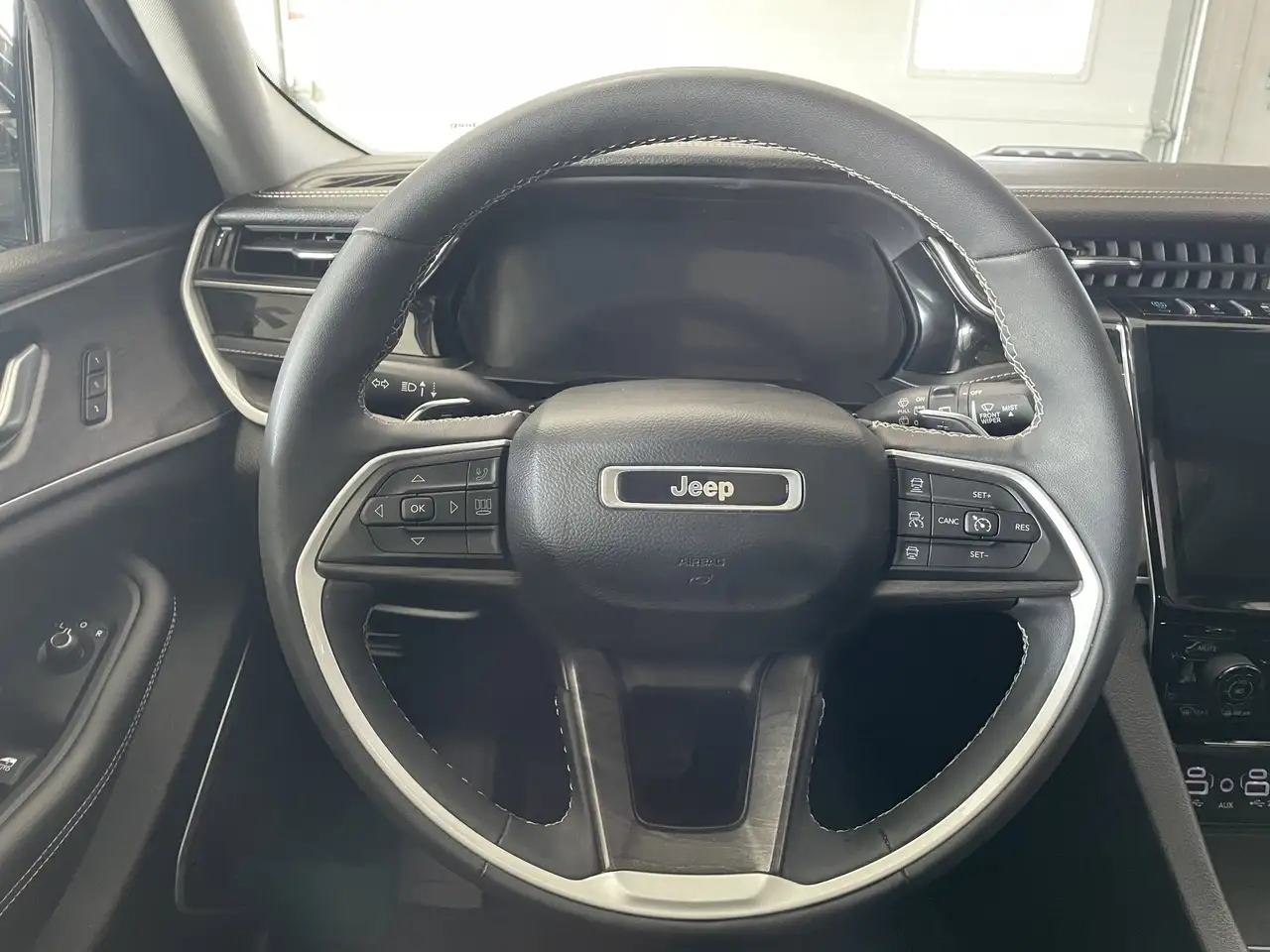 Jeep Grand Cherokee снимка Jeep Grand Cherokee