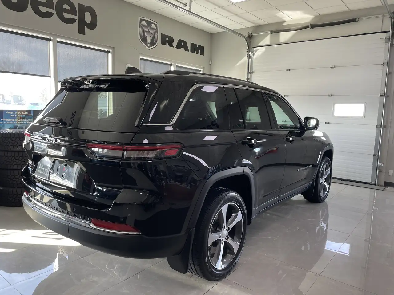 Jeep Grand Cherokee снимка Jeep Grand Cherokee