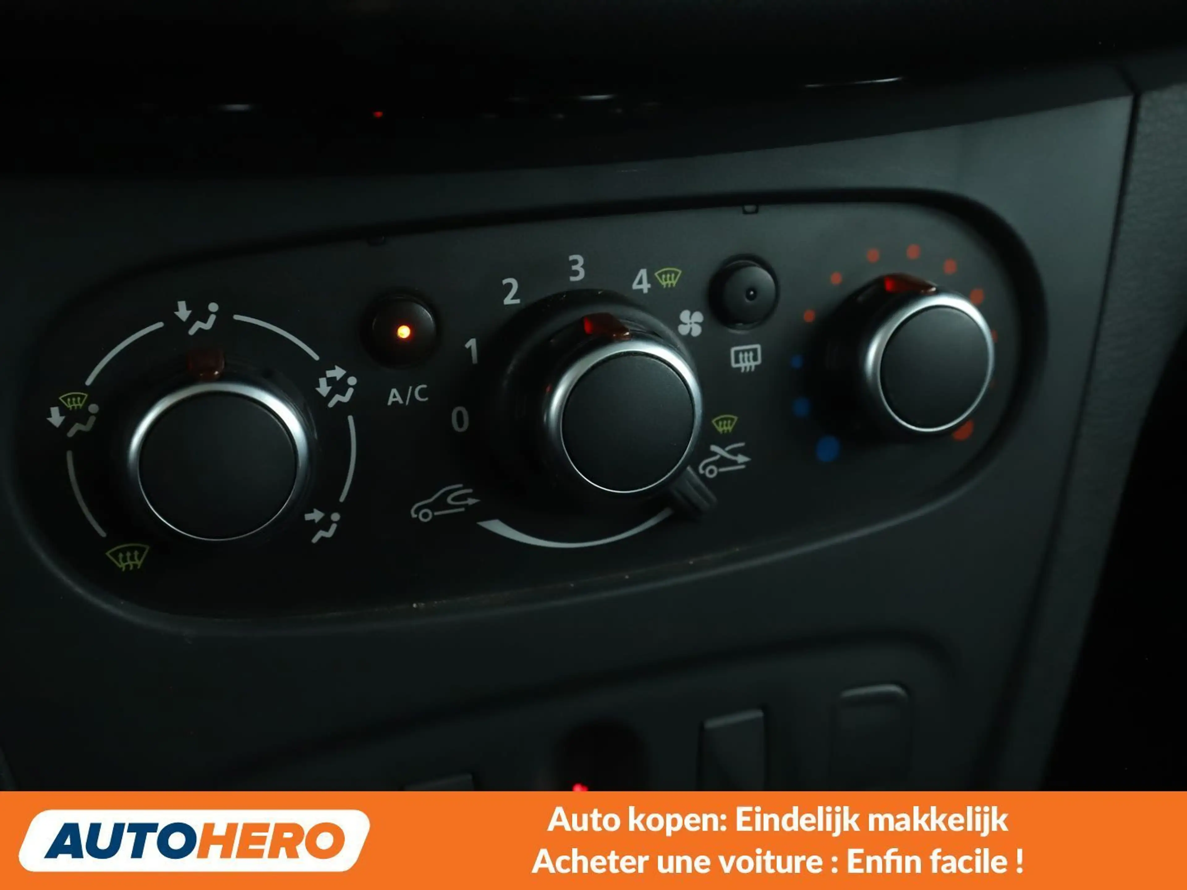 Dacia Logan 0.9 TCe Laureate — photo 9
