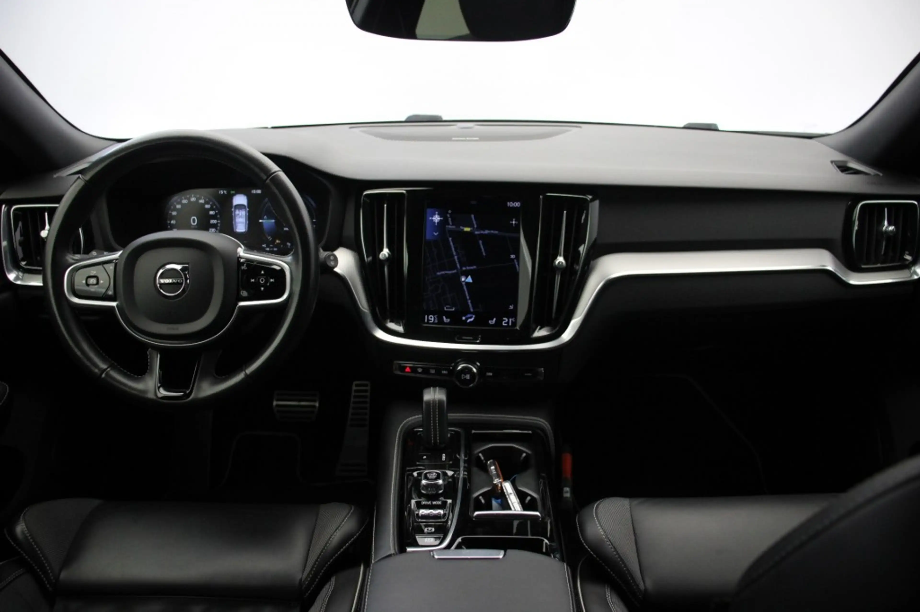 Volvo V60 2.0 T6 Recharge AWD R-Design - Carplay, Camera, St — photo 2