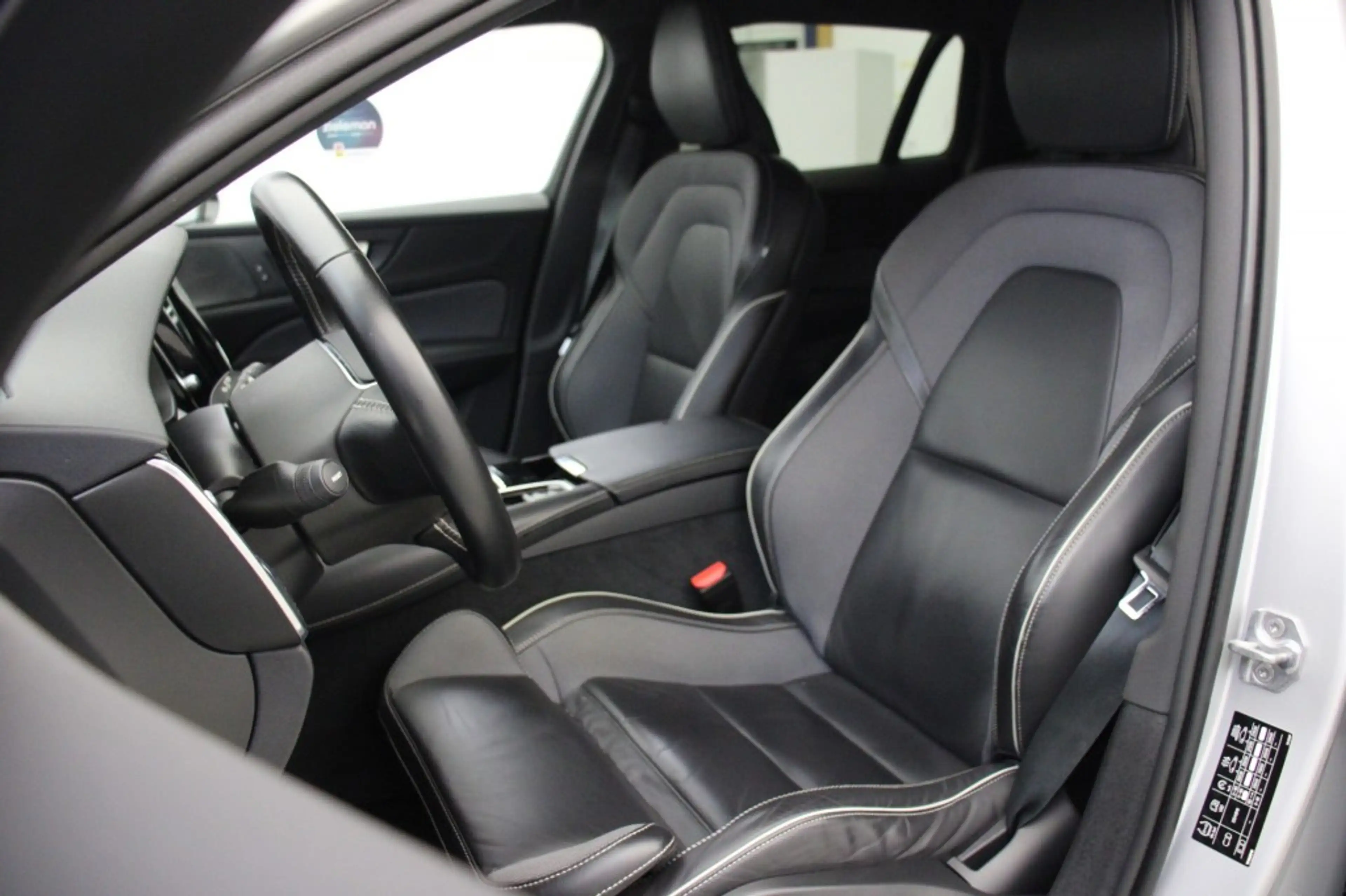 Volvo V60 2.0 T6 Recharge AWD R-Design - Carplay, Camera, St — photo 12