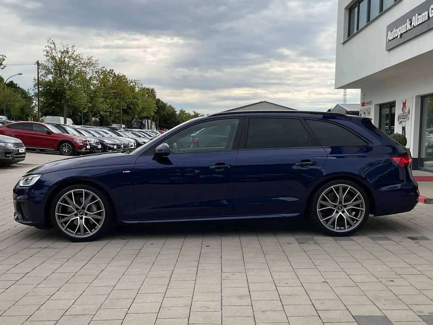 Audi A4 Av. 40 TDI quattro S line S-Tr Klima Navi RFK Blau - 2