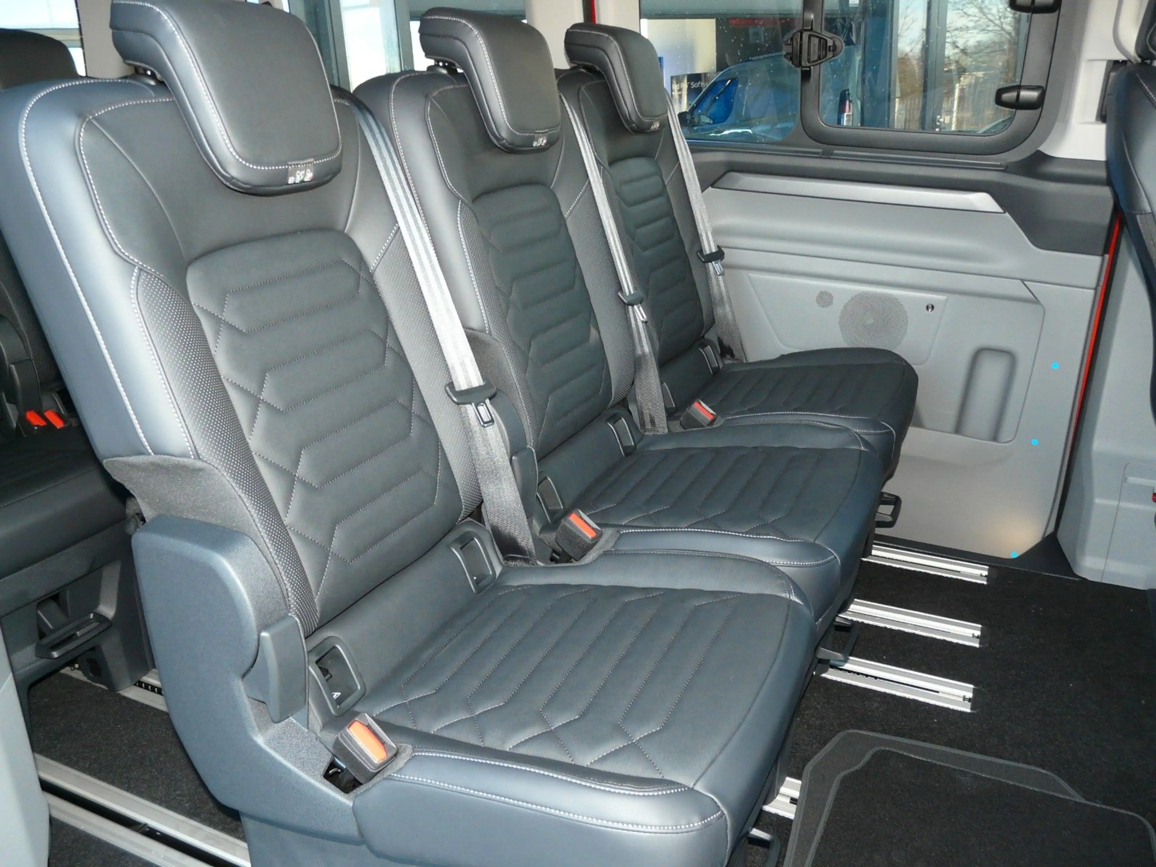Ford Tourneo Custom L1 Titanium X — photo 9