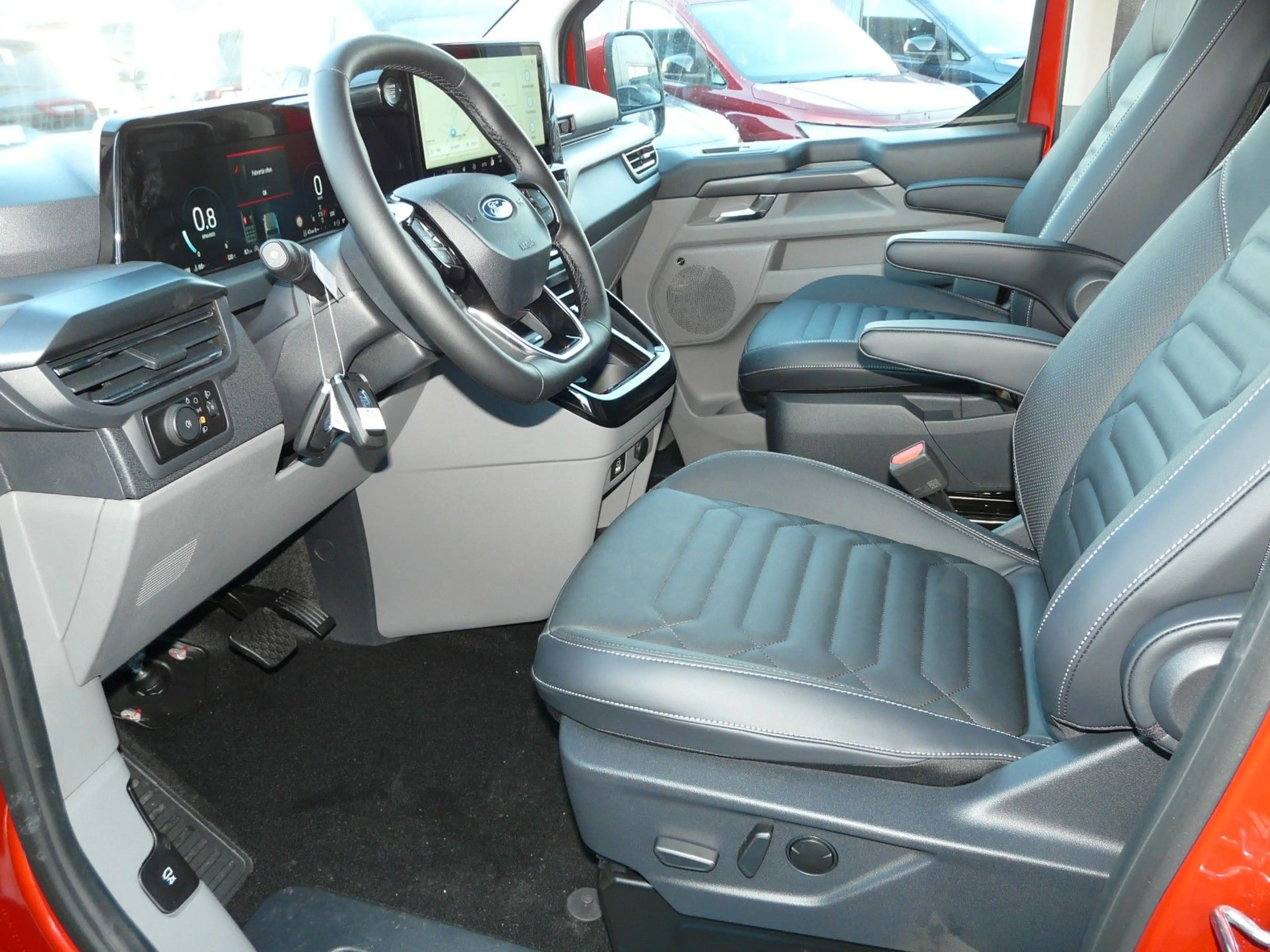 Ford Tourneo Custom L1 Titanium X — photo 12