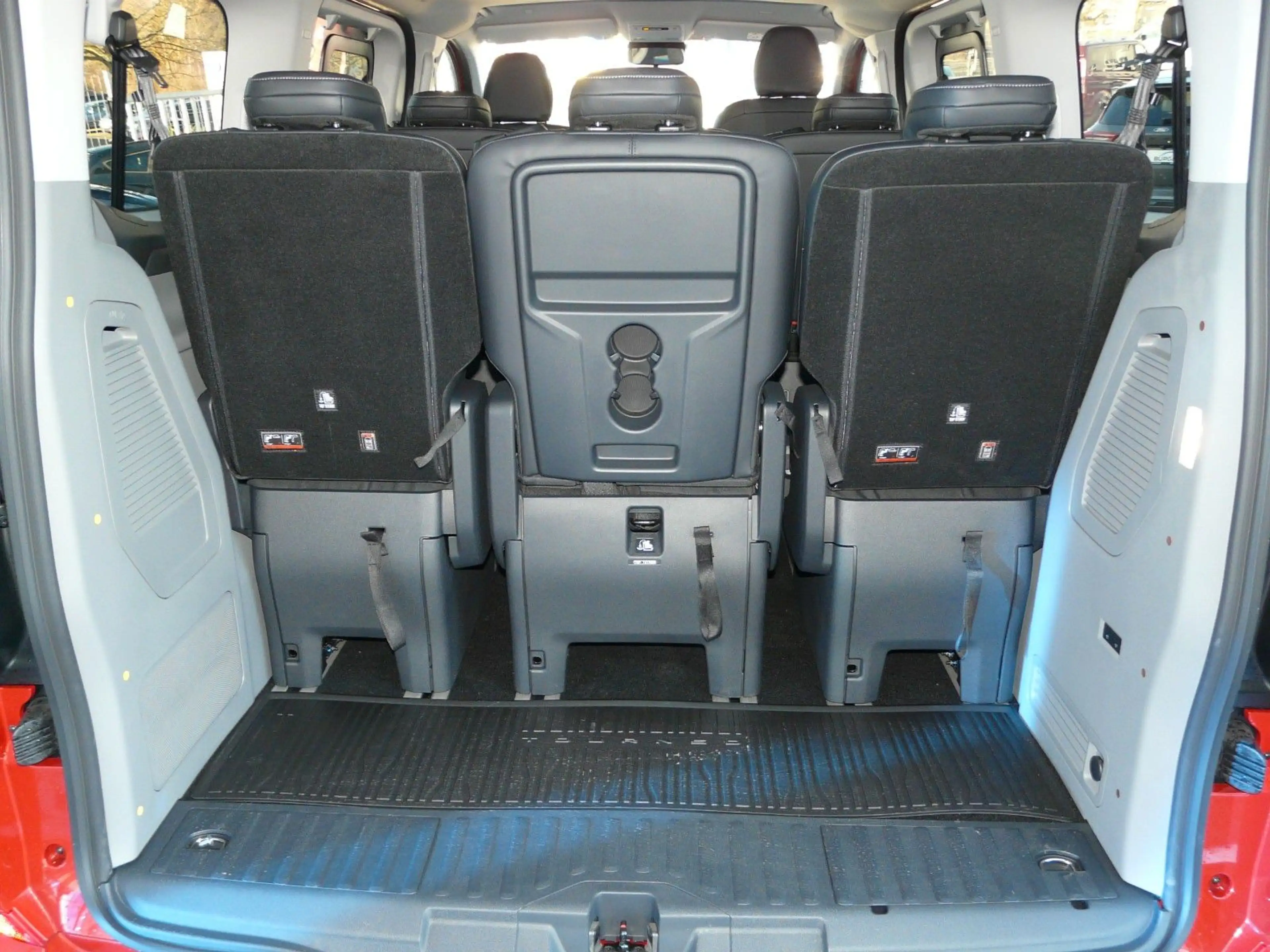 Ford Tourneo Custom L1 Titanium X — photo 8