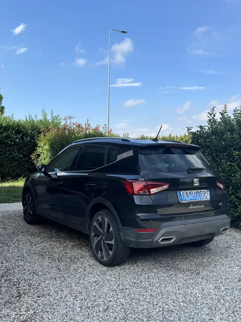 SEAT Arona 1.0 TGI S&S FR 90 Nero - 2