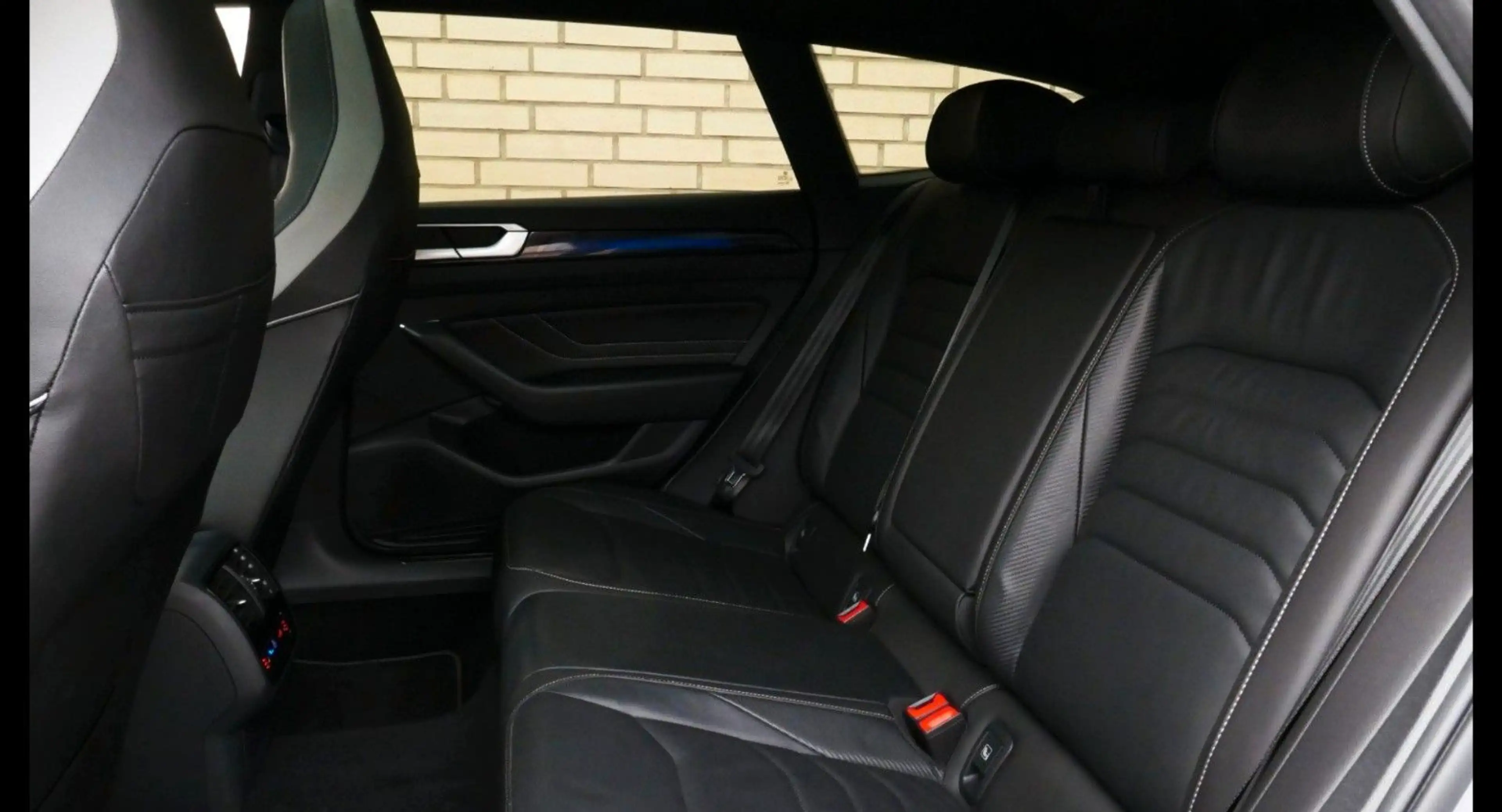 Volkswagen Arteon 2.0TSI 4M R-Line Pano Nappa 360 Stdhz AHK — photo 20