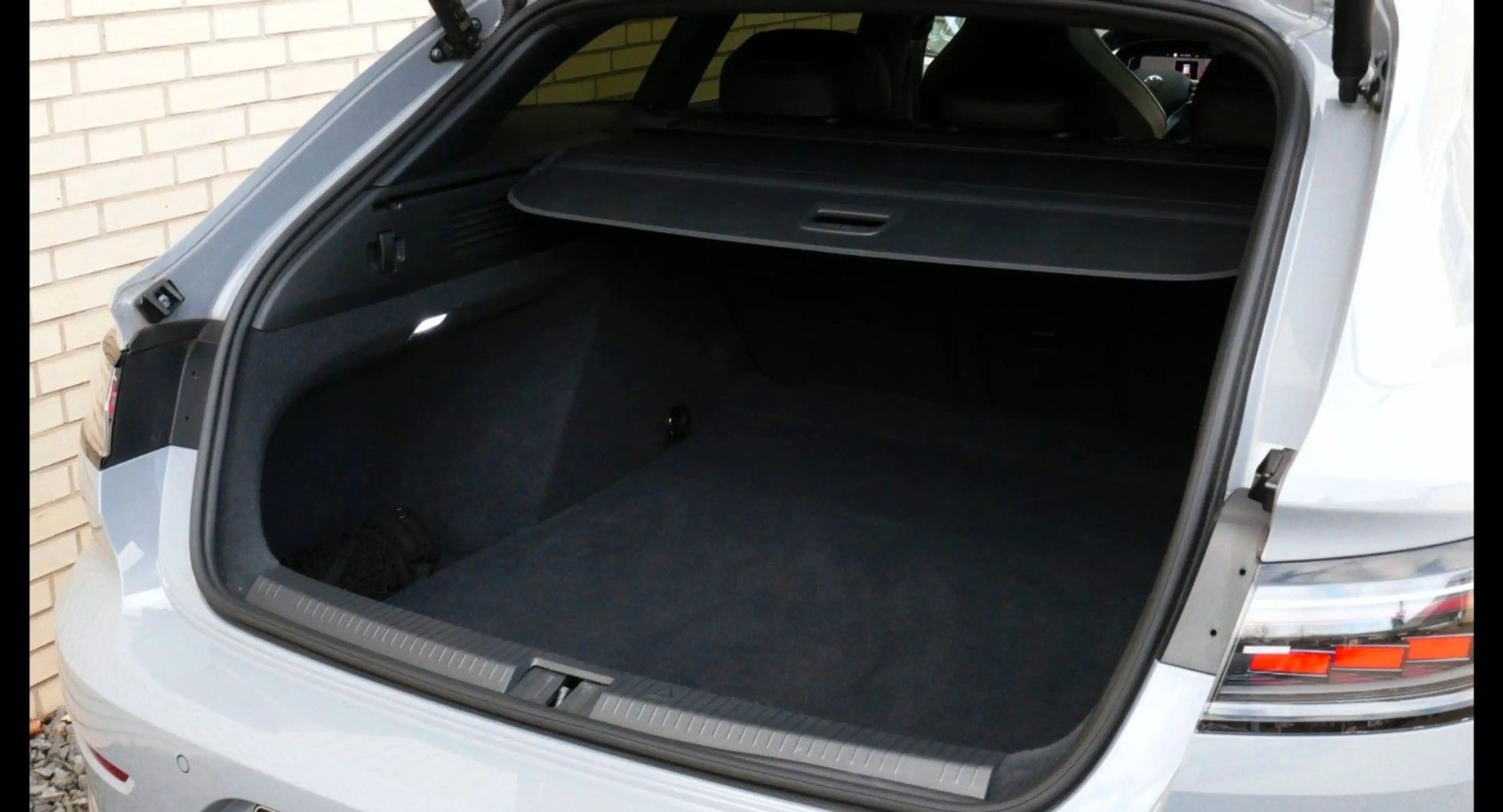 Volkswagen Arteon 2.0TSI 4M R-Line Pano Nappa 360 Stdhz AHK — photo 32