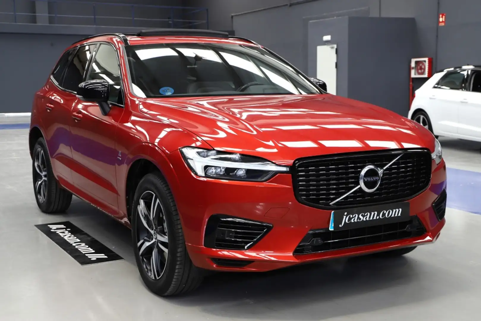 Volvo XC60 T6 Recharge R-Design Rouge - 2