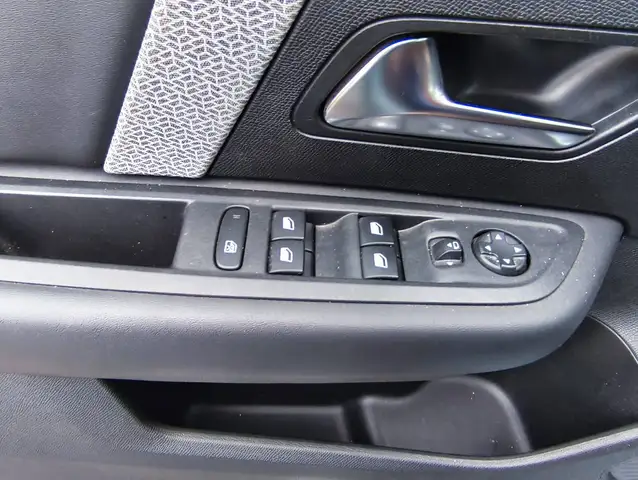 Citroen C4 view 14