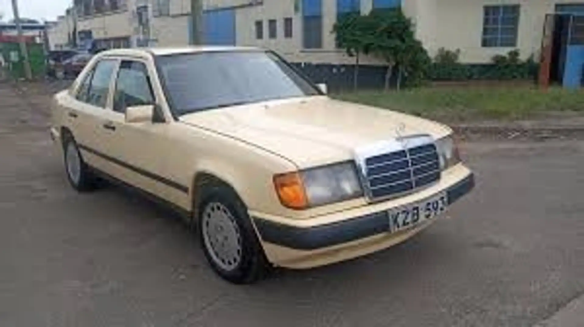 Mercedes-Benz E 250 E-Klasse D Beige - 1